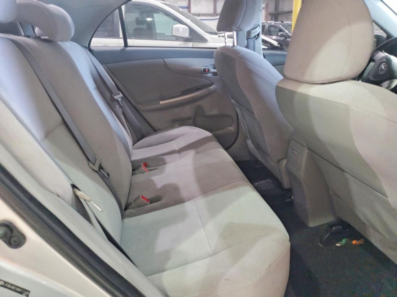 2010 Toyota Corolla Le Silver vin: JTDBU4EEXA9111435