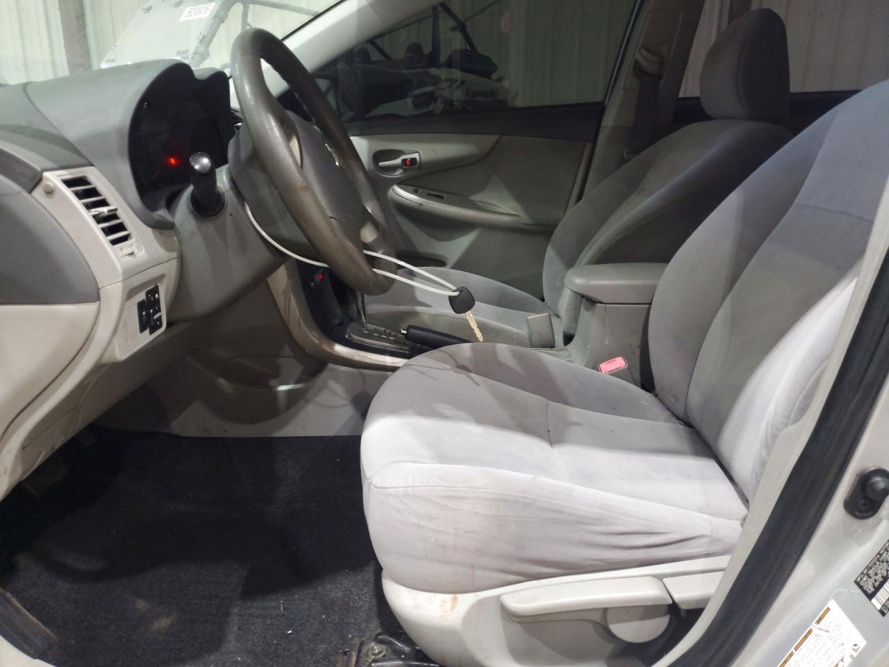 2010 Toyota Corolla Le Silver vin: JTDBU4EEXA9111435