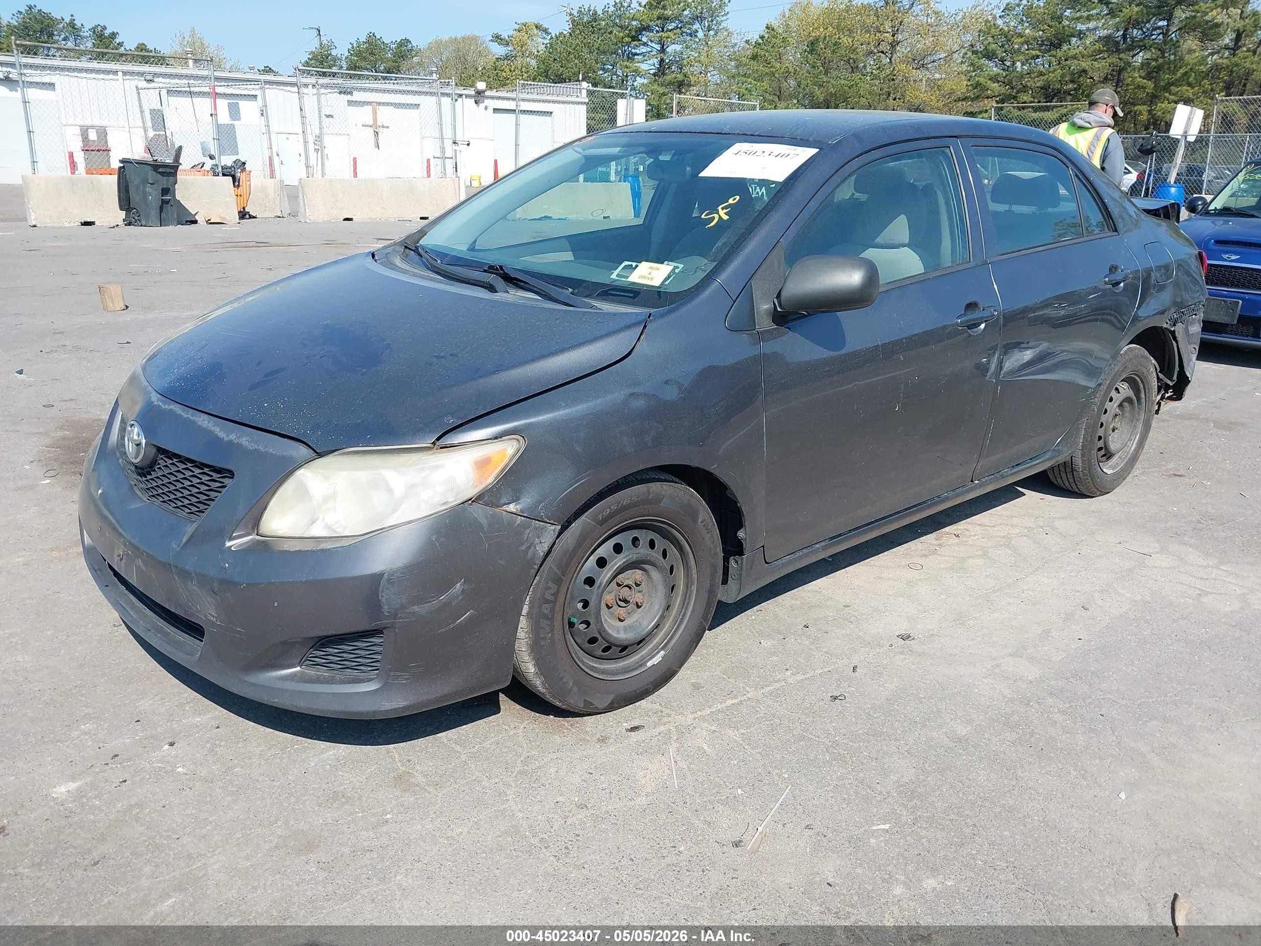 2010 Toyota Corolla Le Gray vin: JTDBU4EEXAJ059173