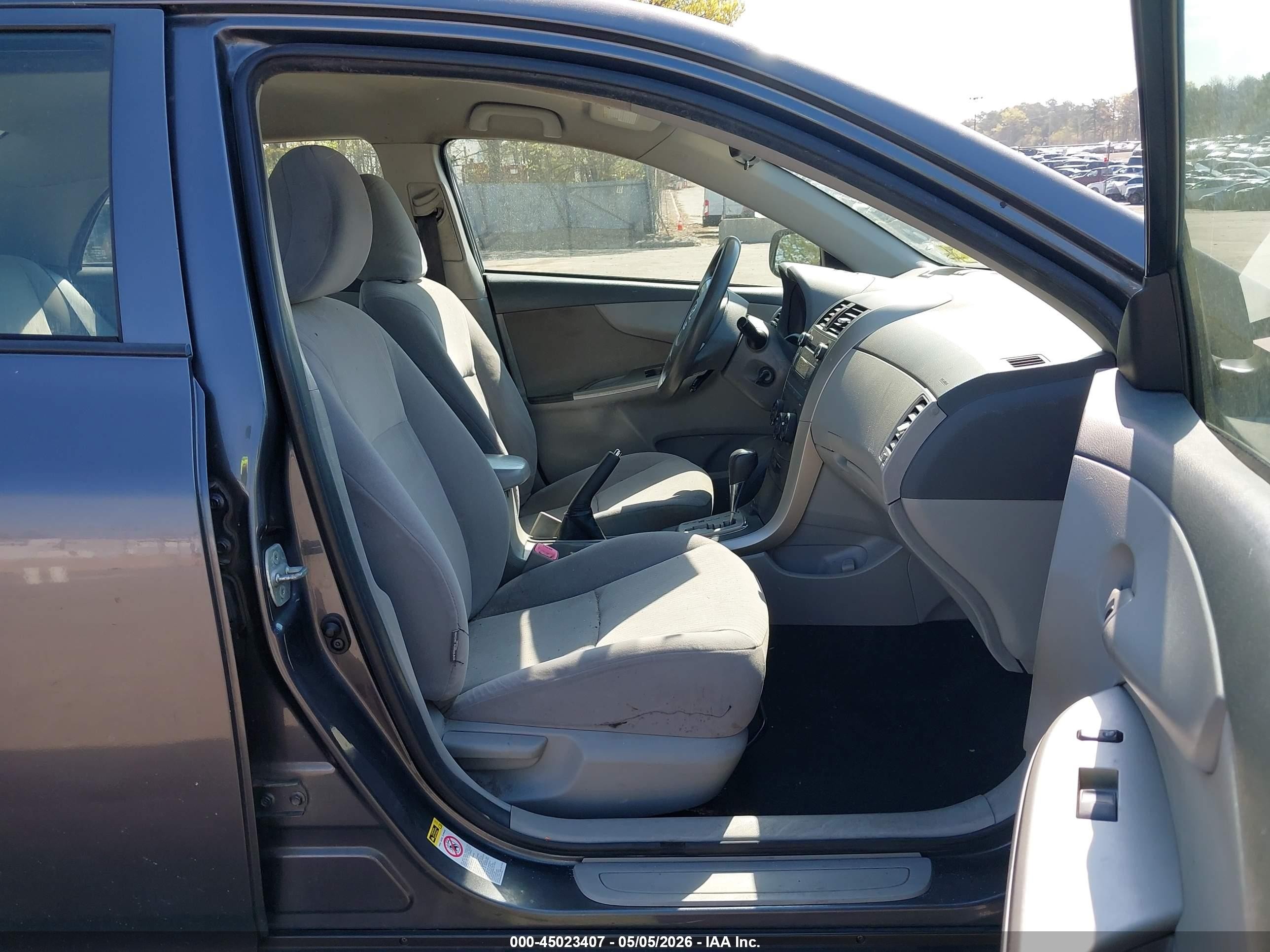 2010 Toyota Corolla Le Gray vin: JTDBU4EEXAJ059173