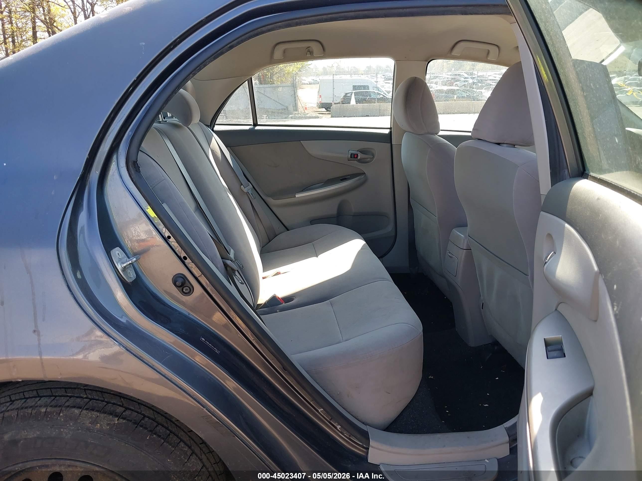 2010 Toyota Corolla Le Gray vin: JTDBU4EEXAJ059173