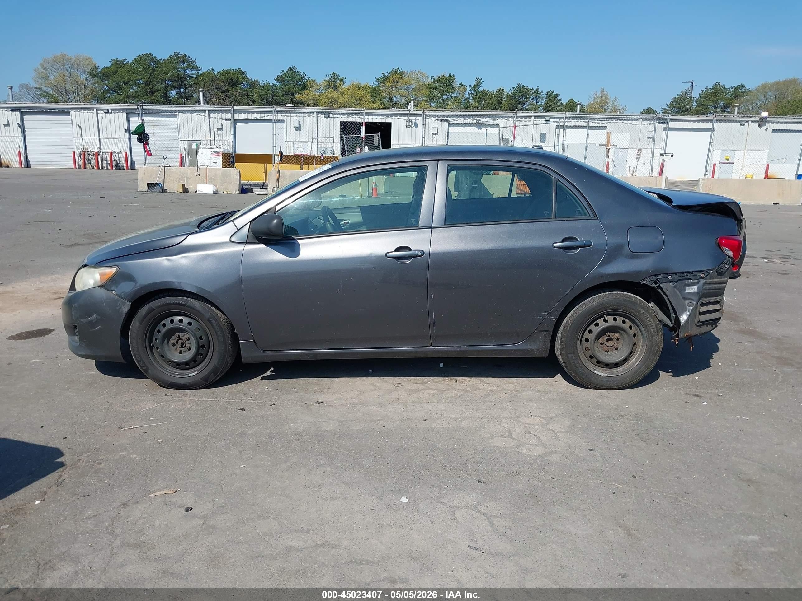 2010 Toyota Corolla Le Gray vin: JTDBU4EEXAJ059173