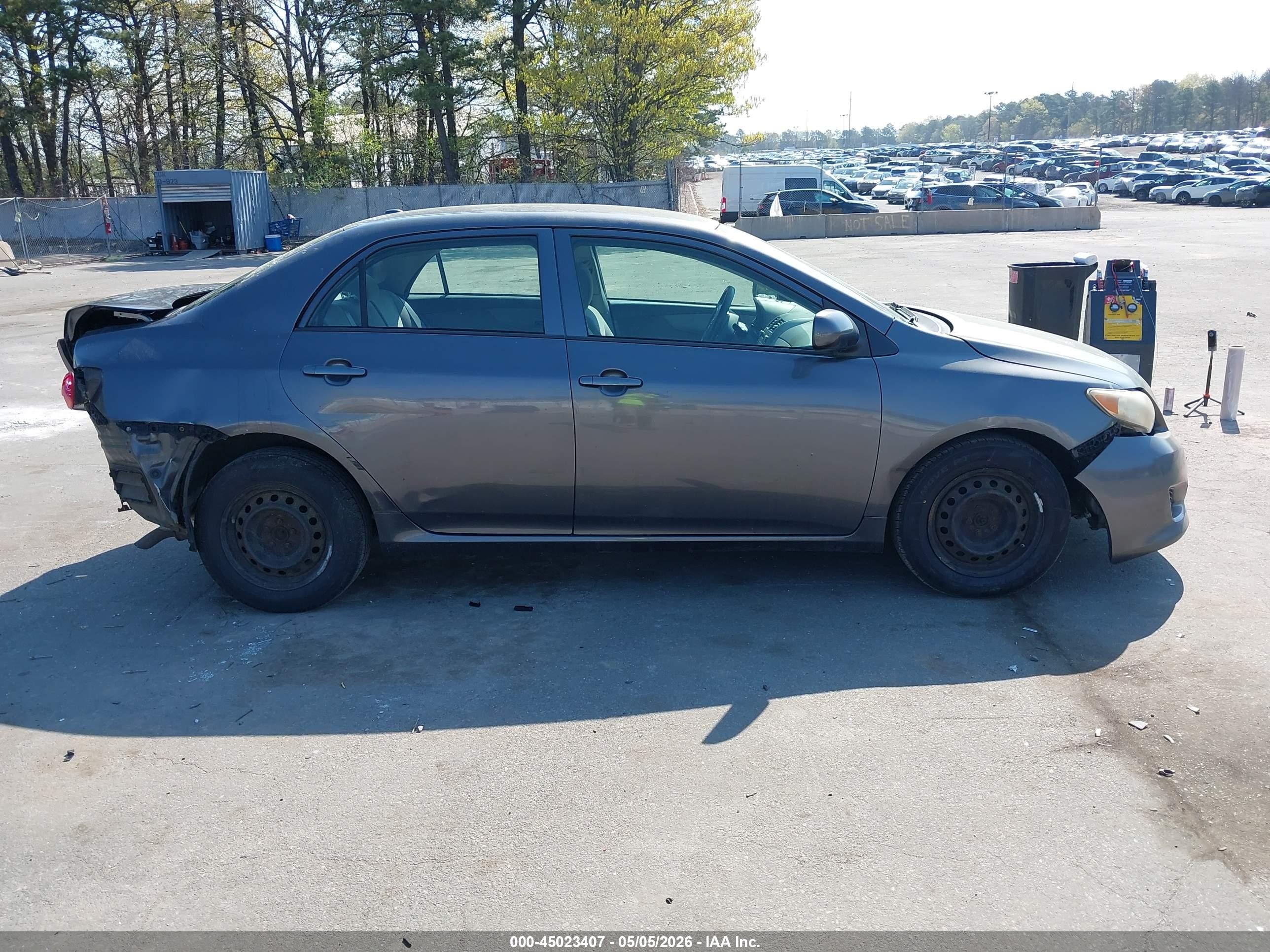 2010 Toyota Corolla Le Gray vin: JTDBU4EEXAJ059173