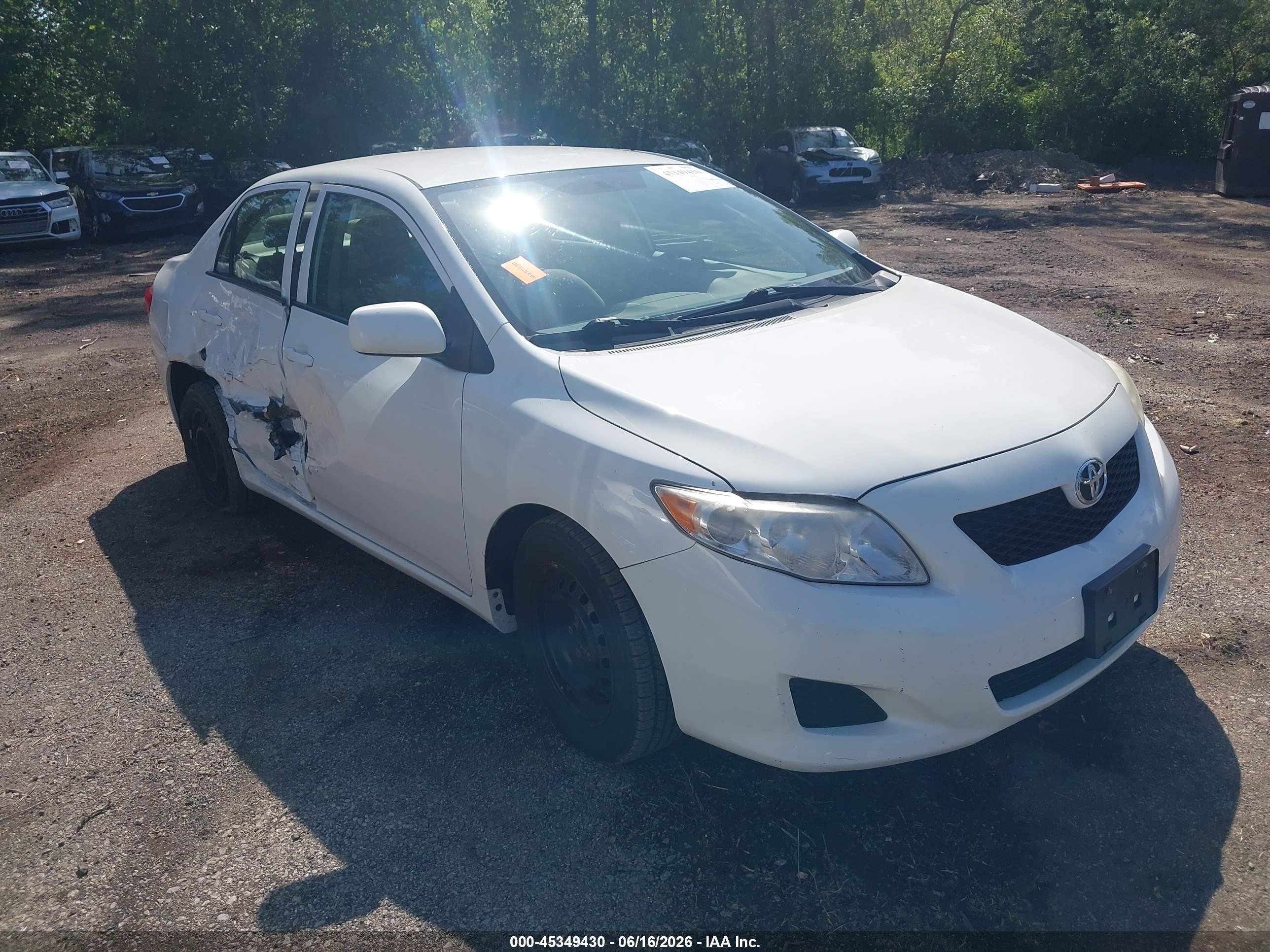 2010 Toyota Corolla Le White vin: JTDBU4EEXAJ065541
