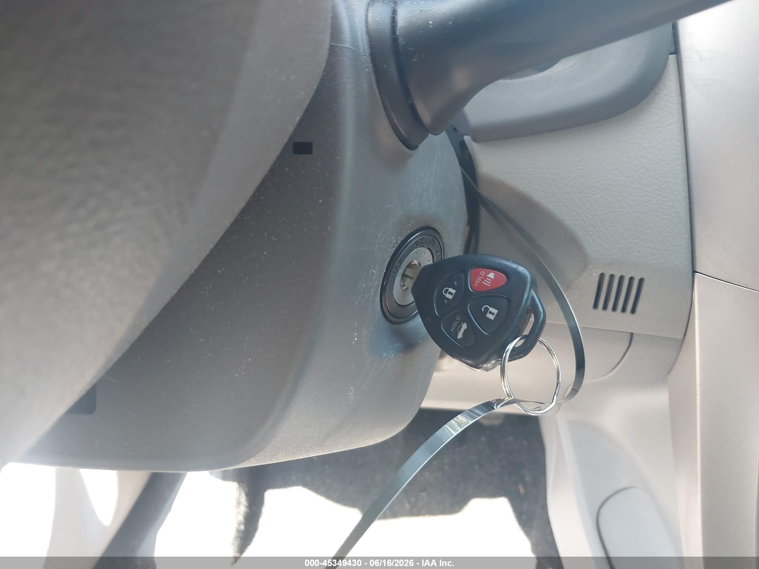 2010 Toyota Corolla Le Белый vin: JTDBU4EEXAJ065541