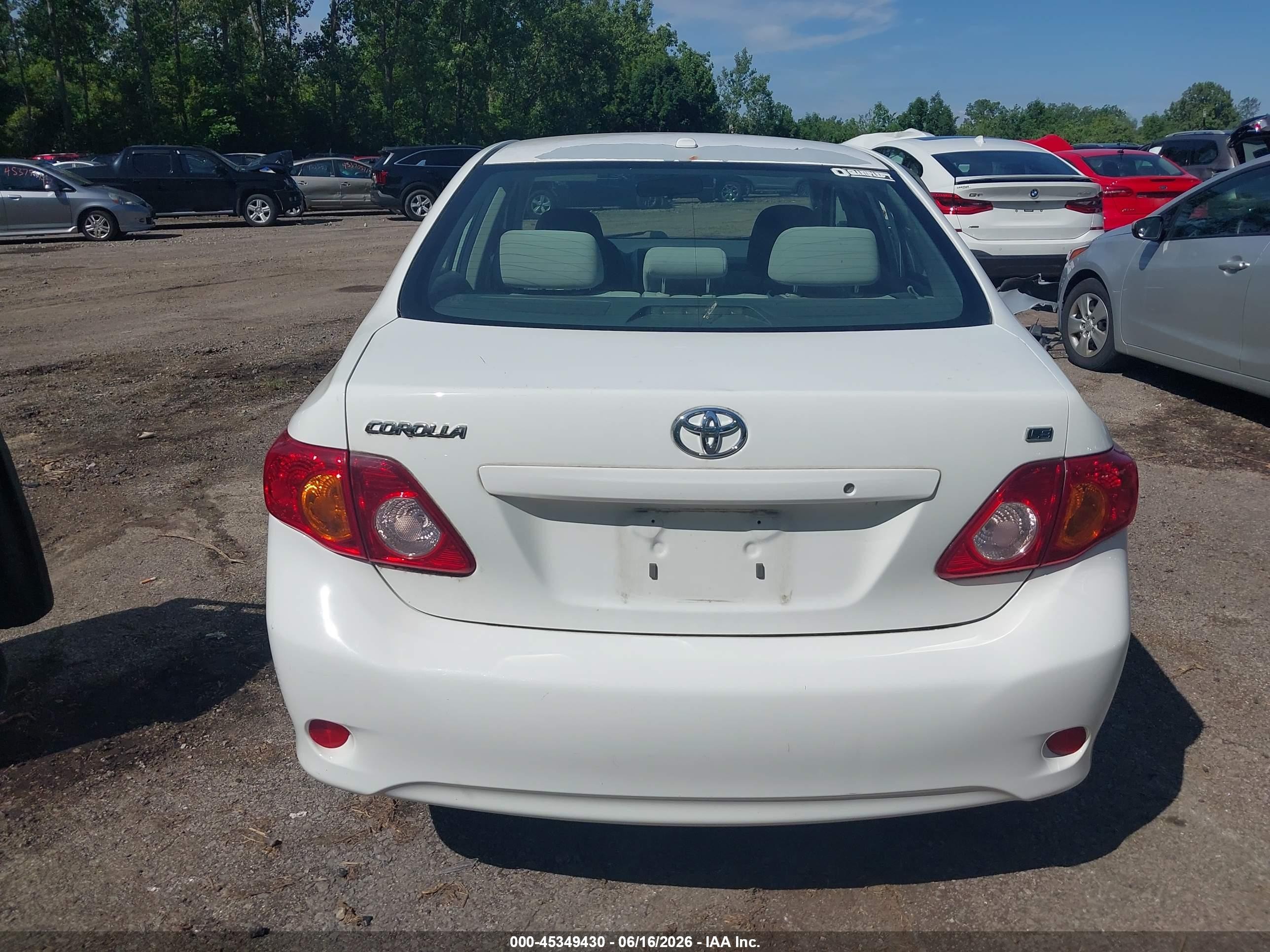 2010 Toyota Corolla Le Белый vin: JTDBU4EEXAJ065541