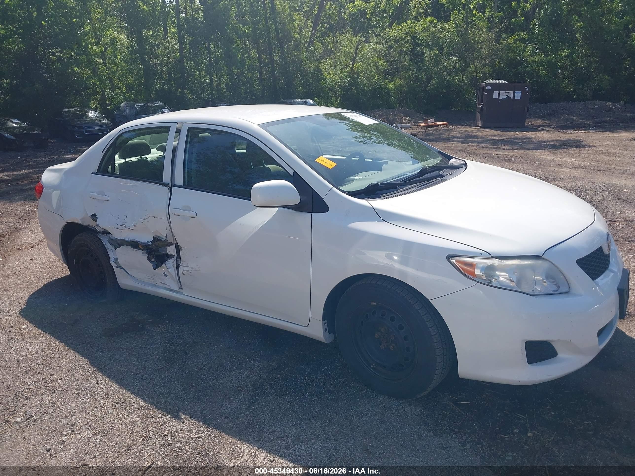 2010 Toyota Corolla Le Белый vin: JTDBU4EEXAJ065541