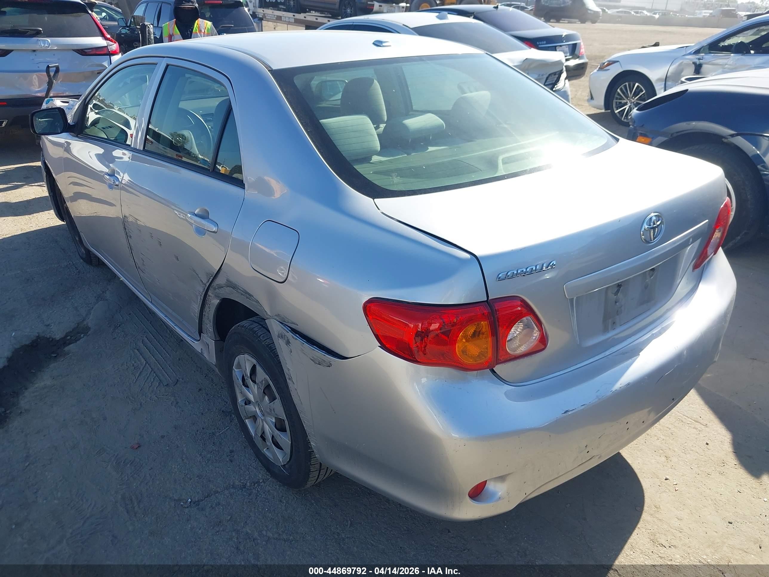 2010 Toyota Corolla Le Silver vin: JTDBU4EEXAJ068312