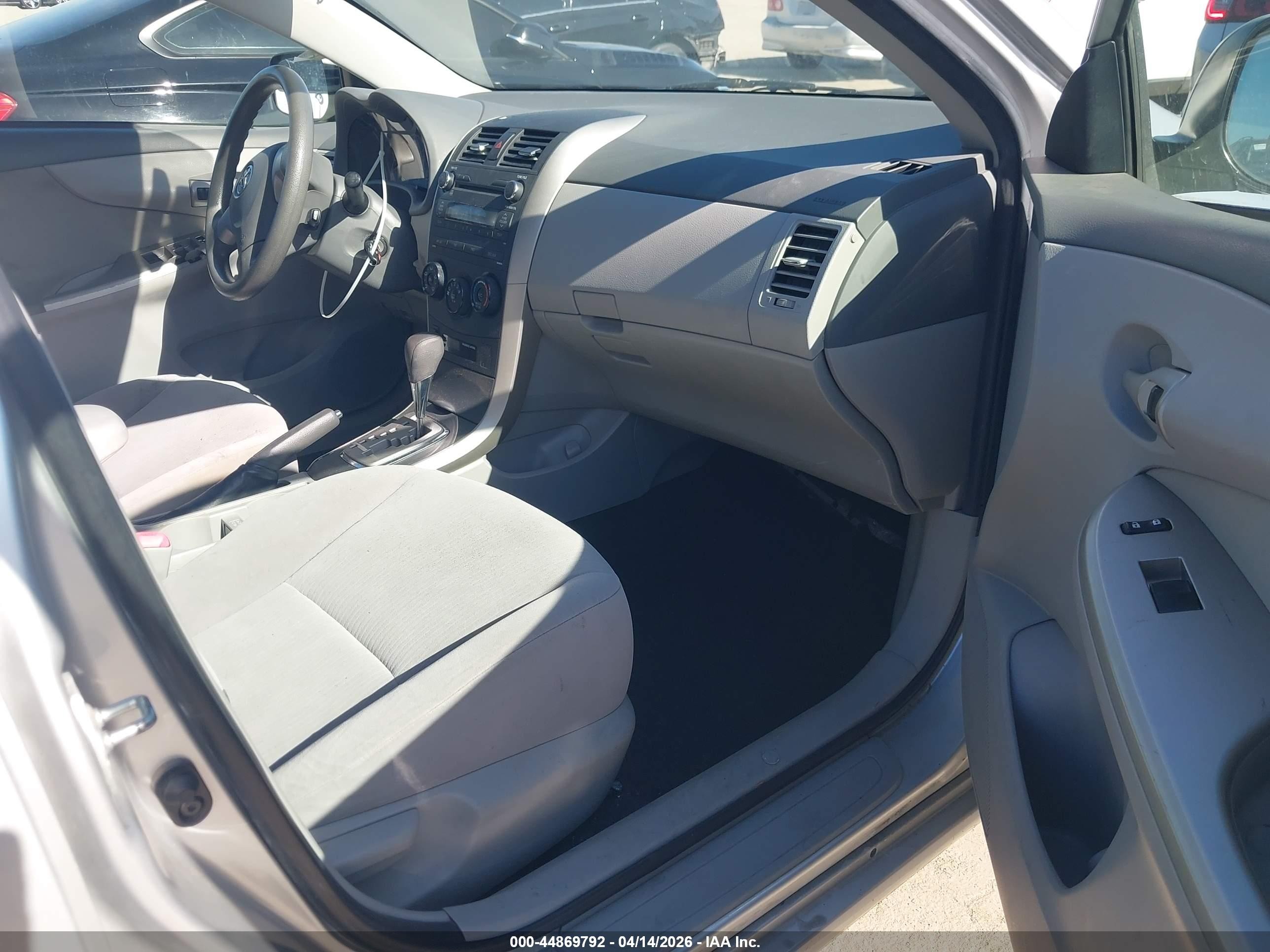 2010 Toyota Corolla Le Silver vin: JTDBU4EEXAJ068312