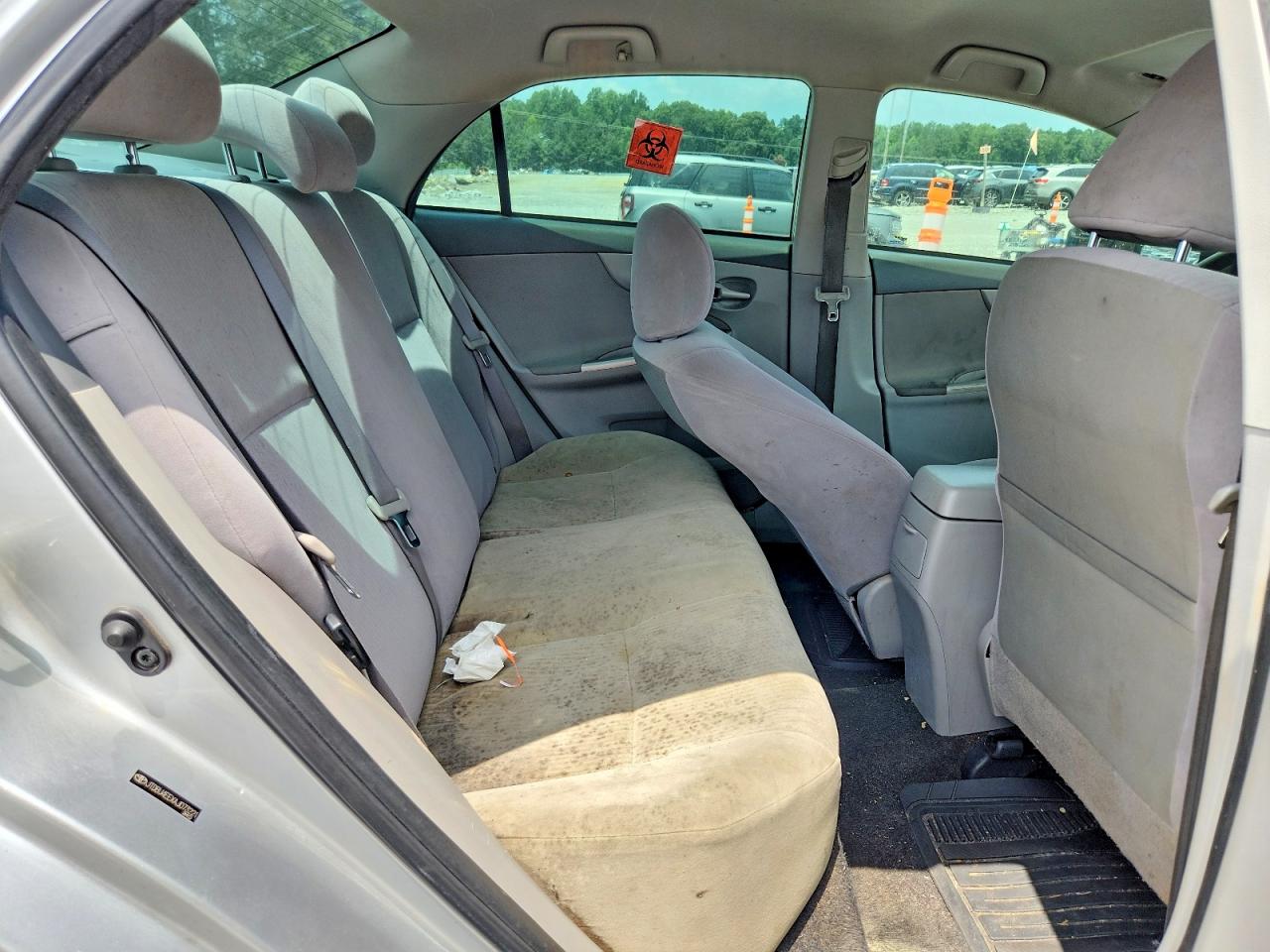 2010 Toyota Corolla Le Silver vin: JTDBU4EEXAJ073221