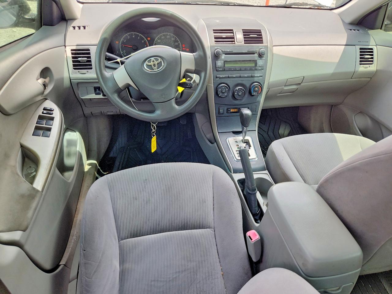 2010 Toyota Corolla Le Silver vin: JTDBU4EEXAJ073221