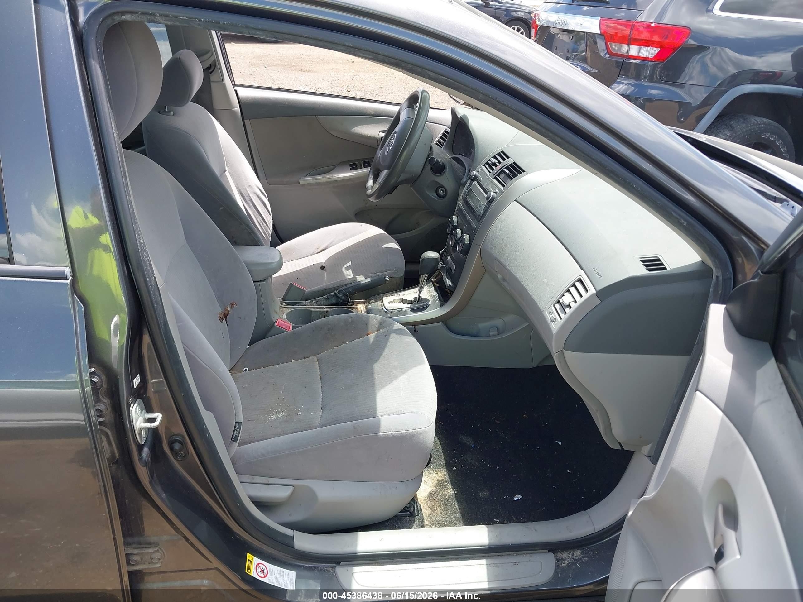 2010 Toyota Corolla Le Gray vin: JTDBU4EEXAJ074076