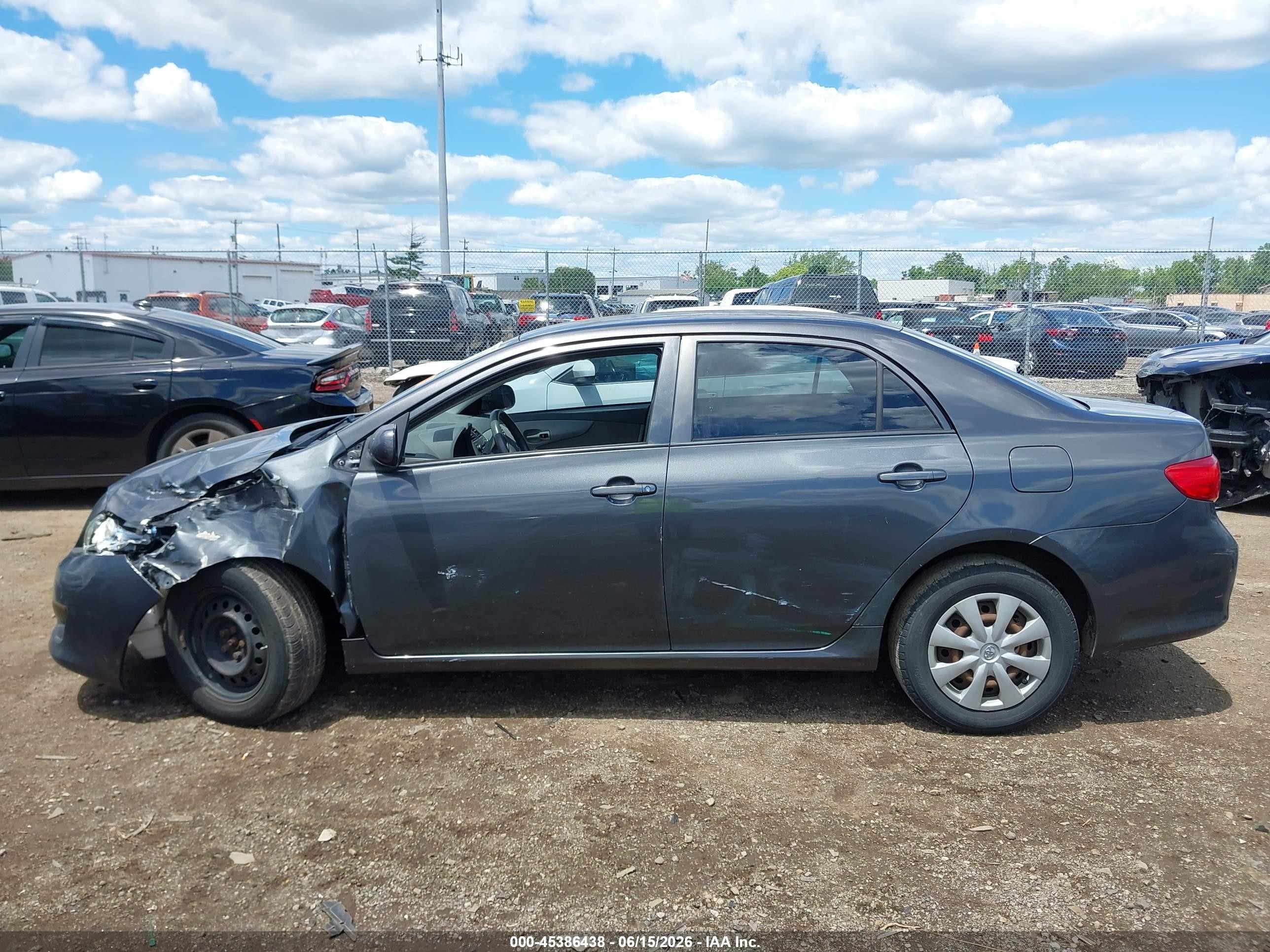 2010 Toyota Corolla Le Gray vin: JTDBU4EEXAJ074076