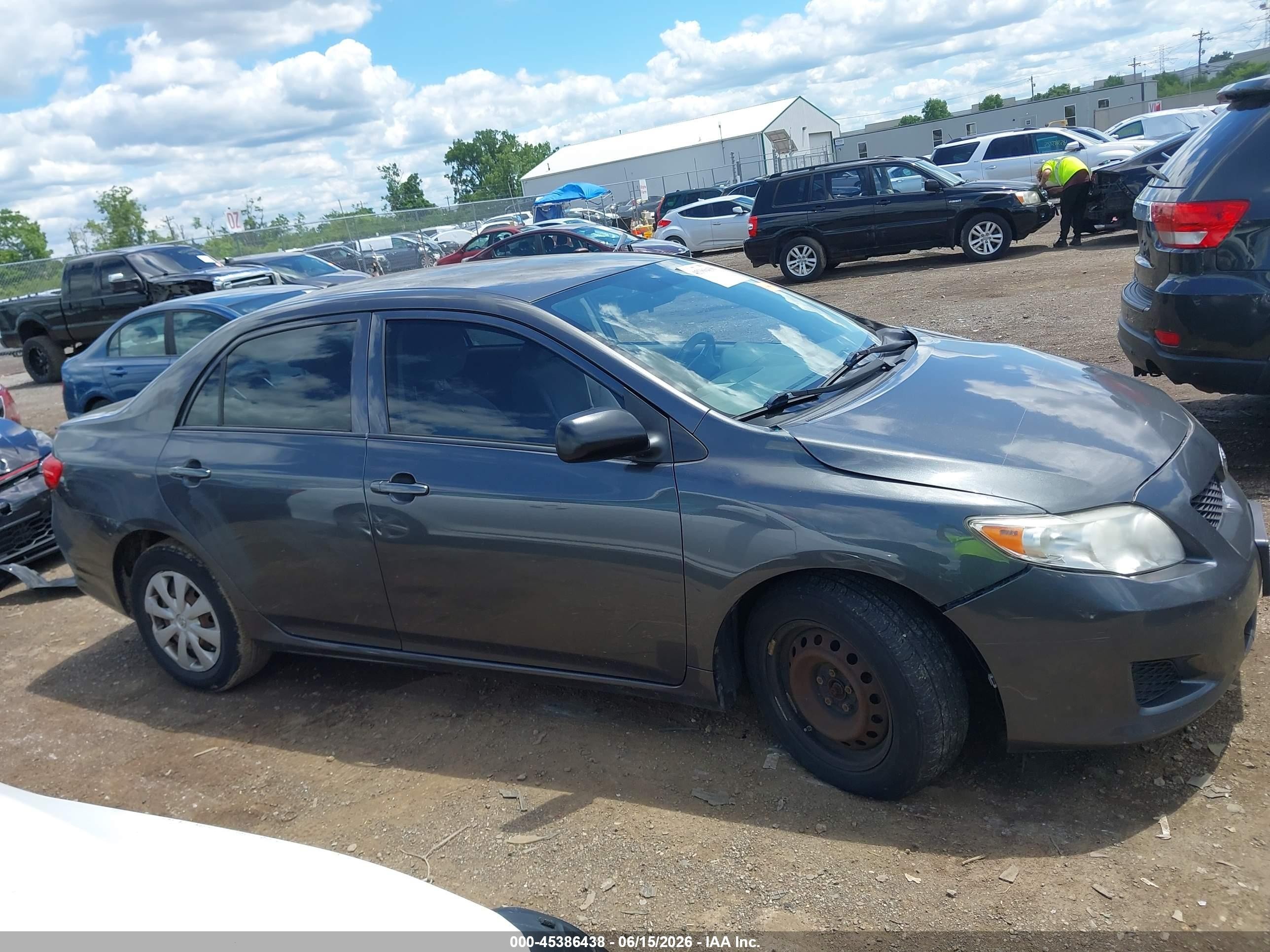 2010 Toyota Corolla Le Gray vin: JTDBU4EEXAJ074076