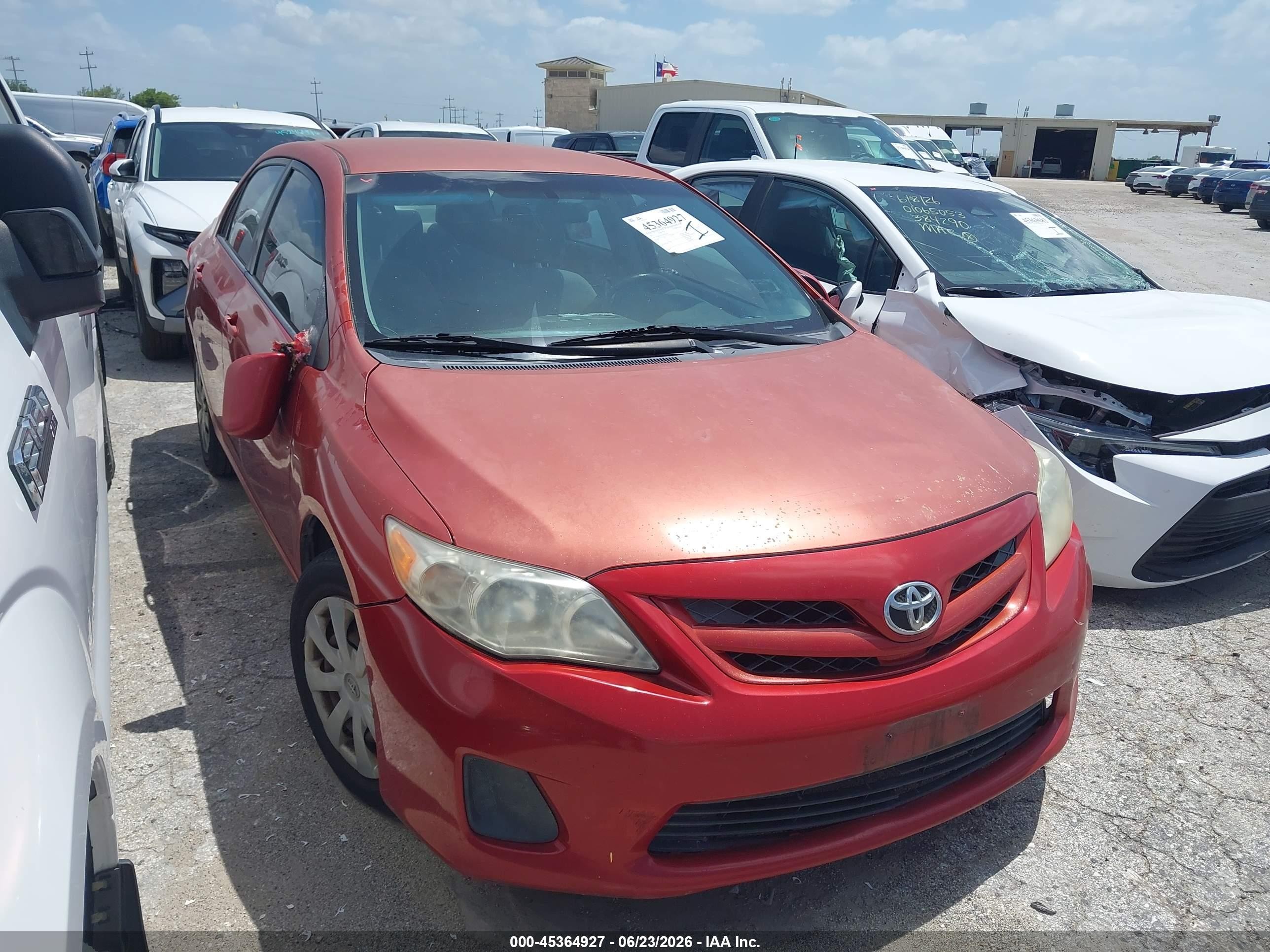 2011 Toyota Corolla Le Red vin: JTDBU4EEXB9141696