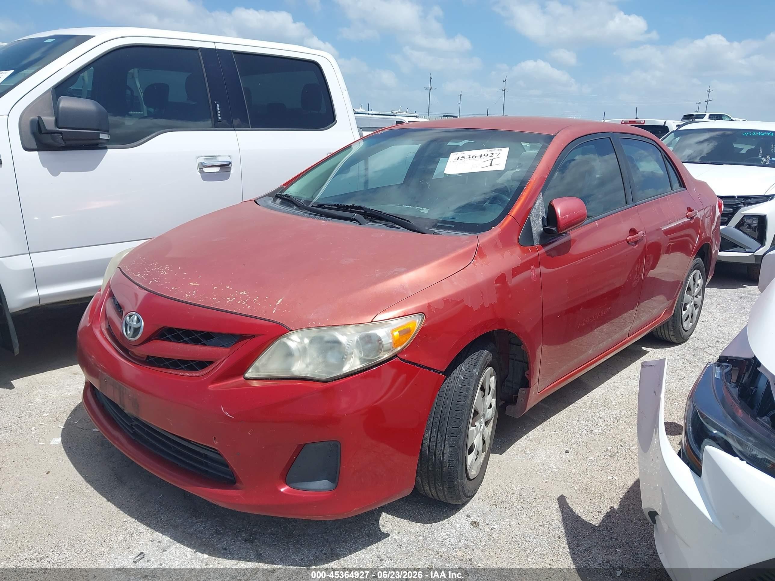 2011 Toyota Corolla Le Red vin: JTDBU4EEXB9141696