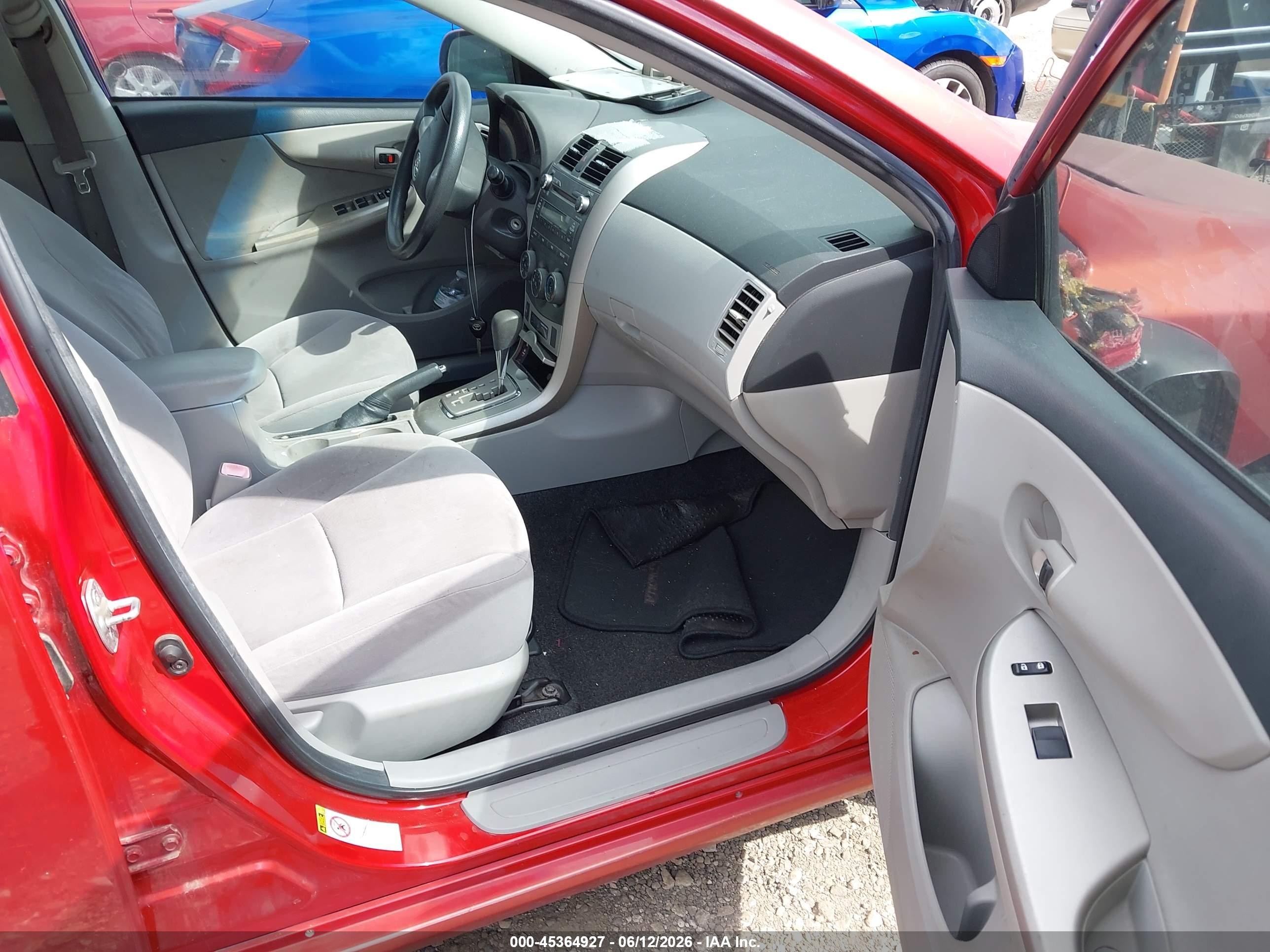 2011 Toyota Corolla Le Red vin: JTDBU4EEXB9141696