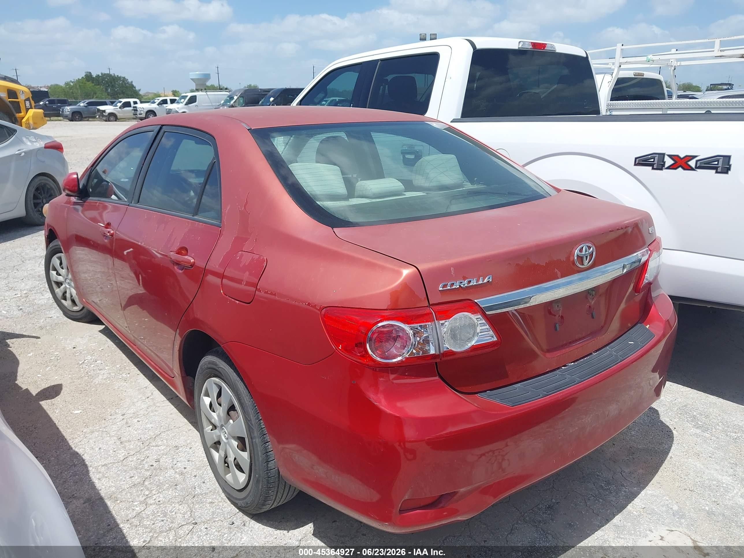 2011 Toyota Corolla Le Red vin: JTDBU4EEXB9141696