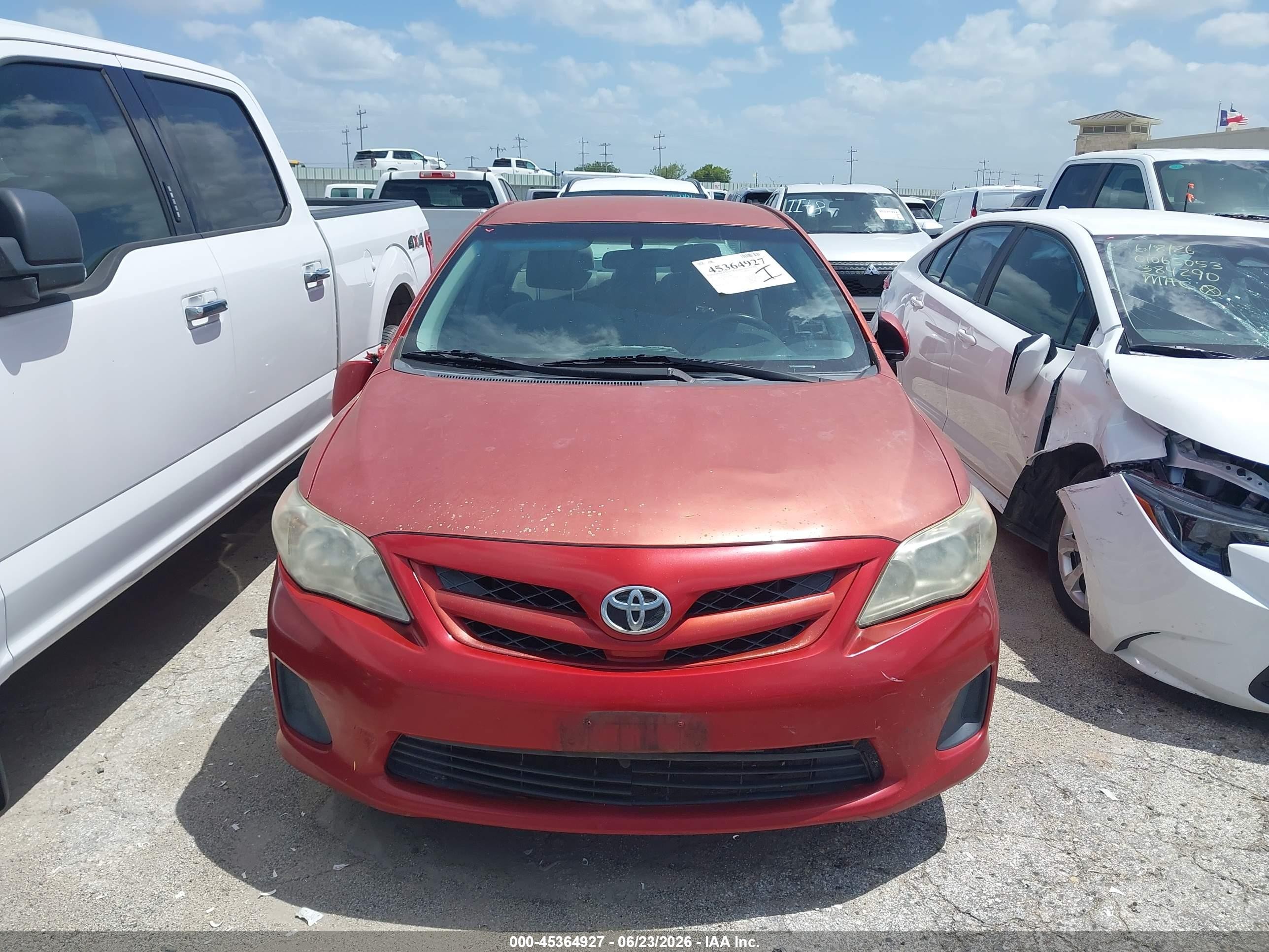 2011 Toyota Corolla Le Red vin: JTDBU4EEXB9141696