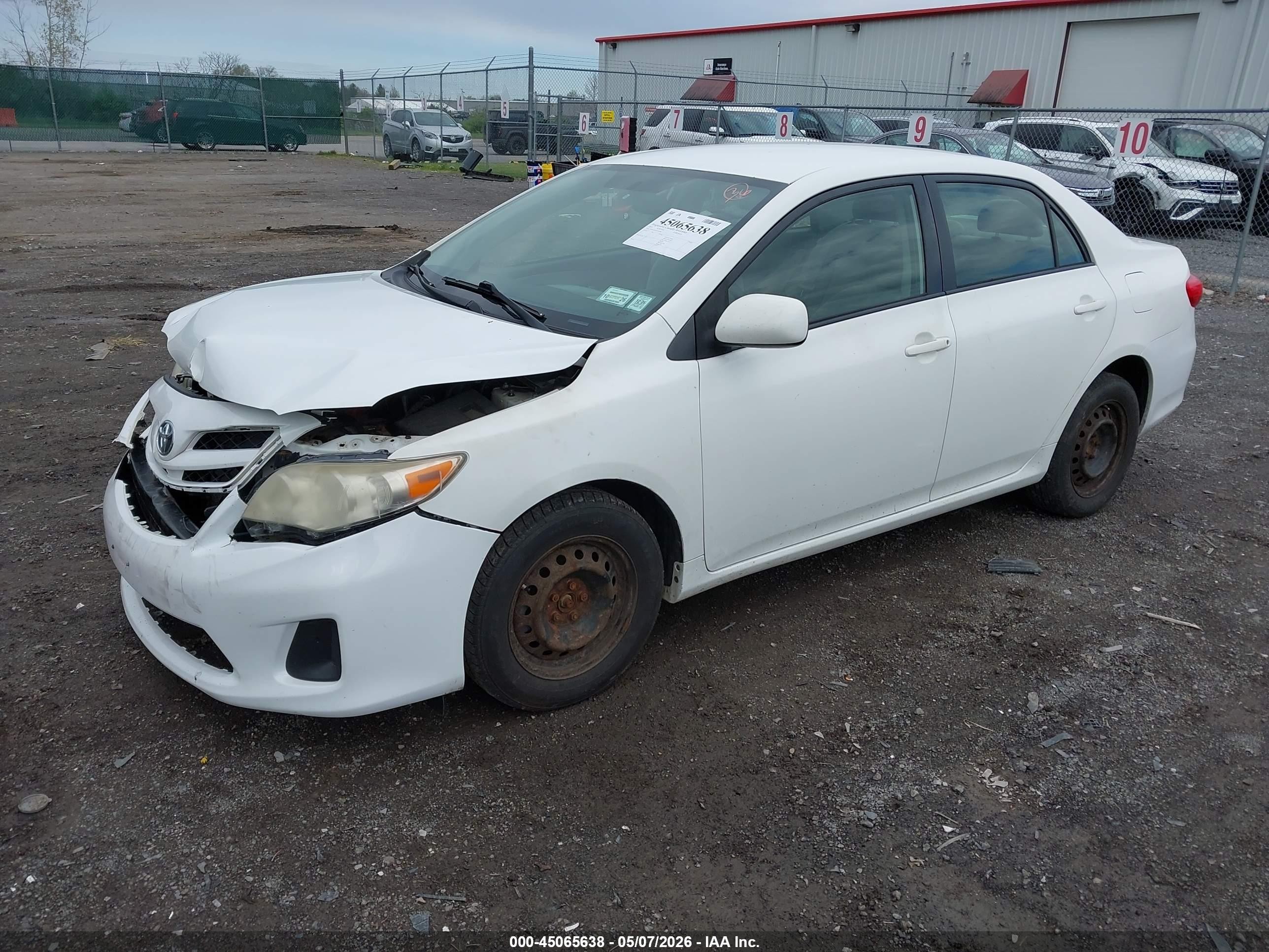 2011 Toyota Corolla Le White vin: JTDBU4EEXB9142864