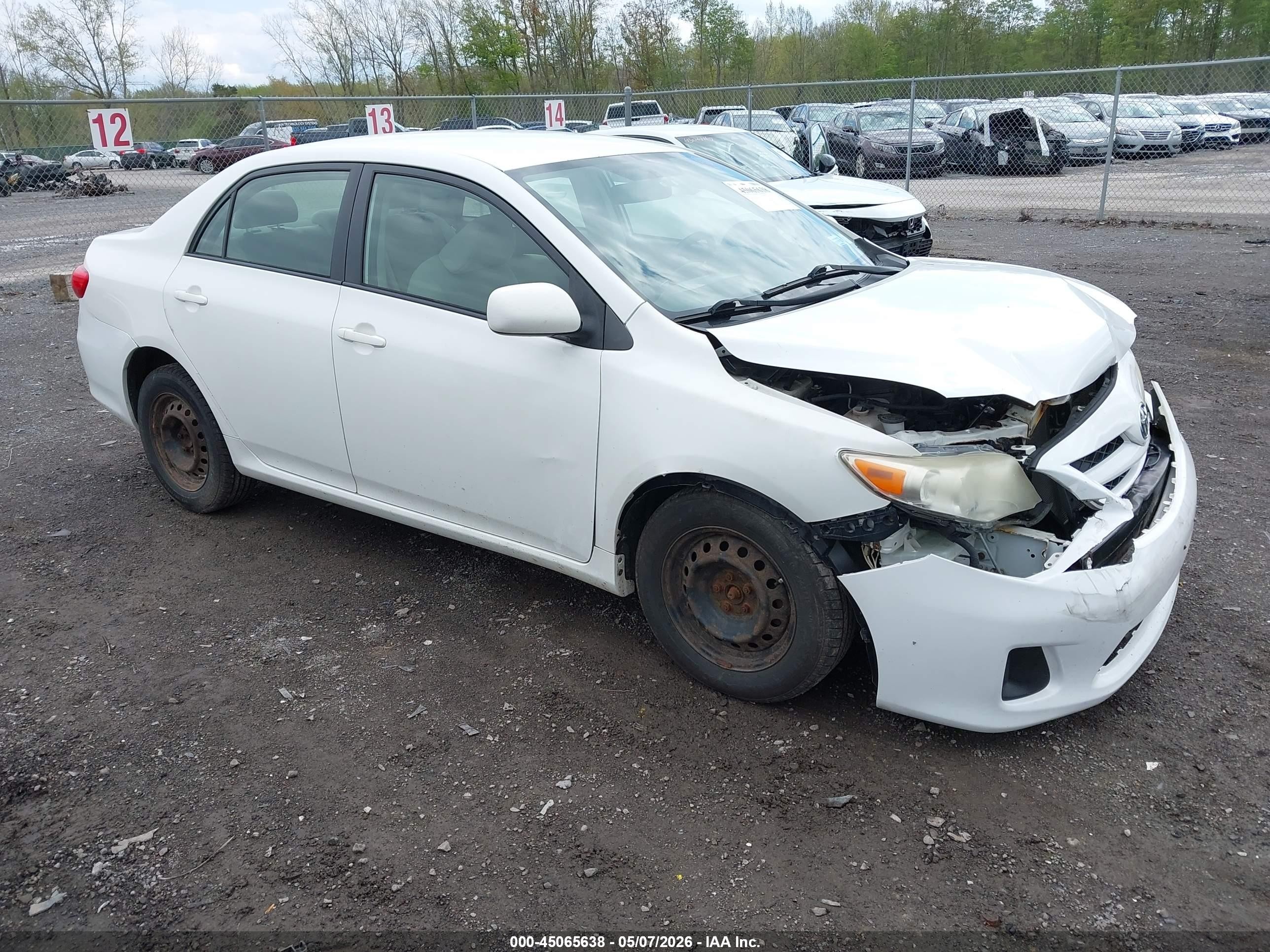 2011 Toyota Corolla Le White vin: JTDBU4EEXB9142864