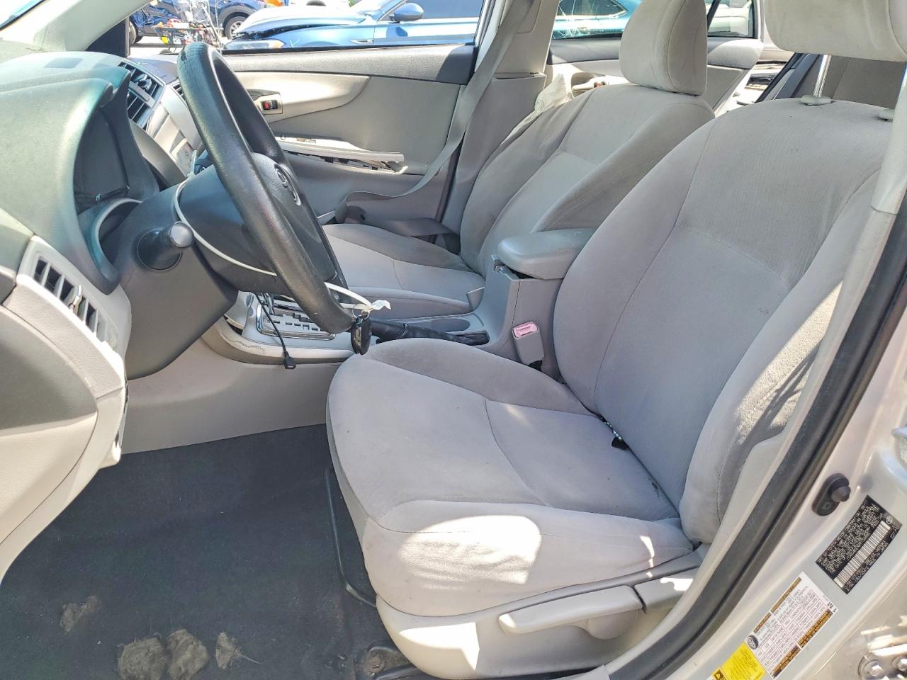 2011 Toyota Corolla Le Серебряный vin: JTDBU4EEXB9158885