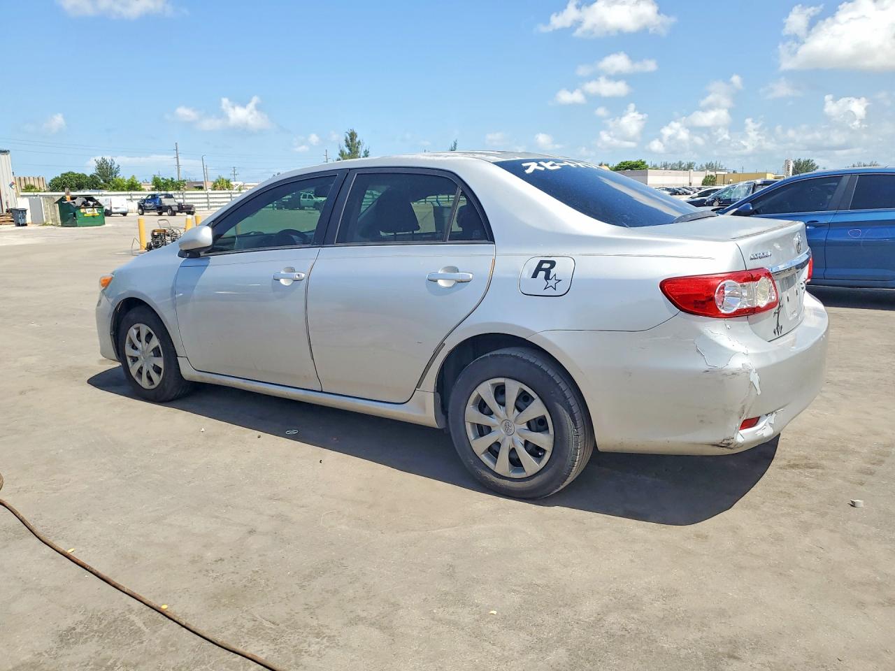 2011 Toyota Corolla Le Серебряный vin: JTDBU4EEXB9158885