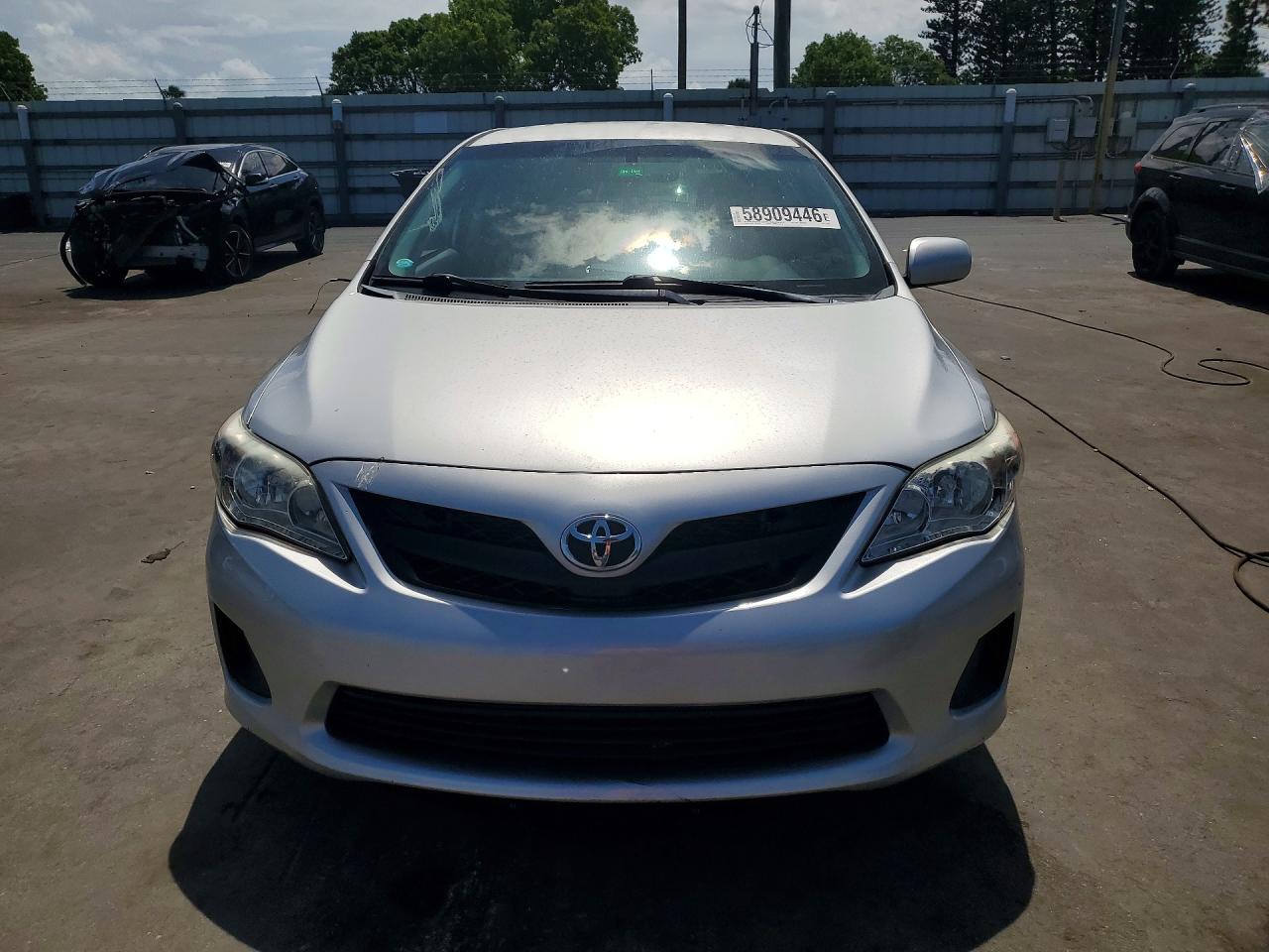 2011 Toyota Corolla Le Серебряный vin: JTDBU4EEXB9158885