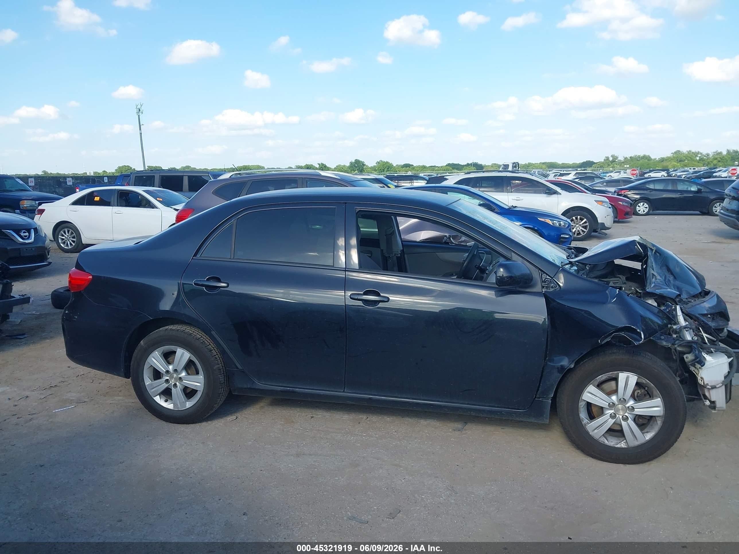 2011 Toyota Corolla Le Black vin: JTDBU4EEXB9159812