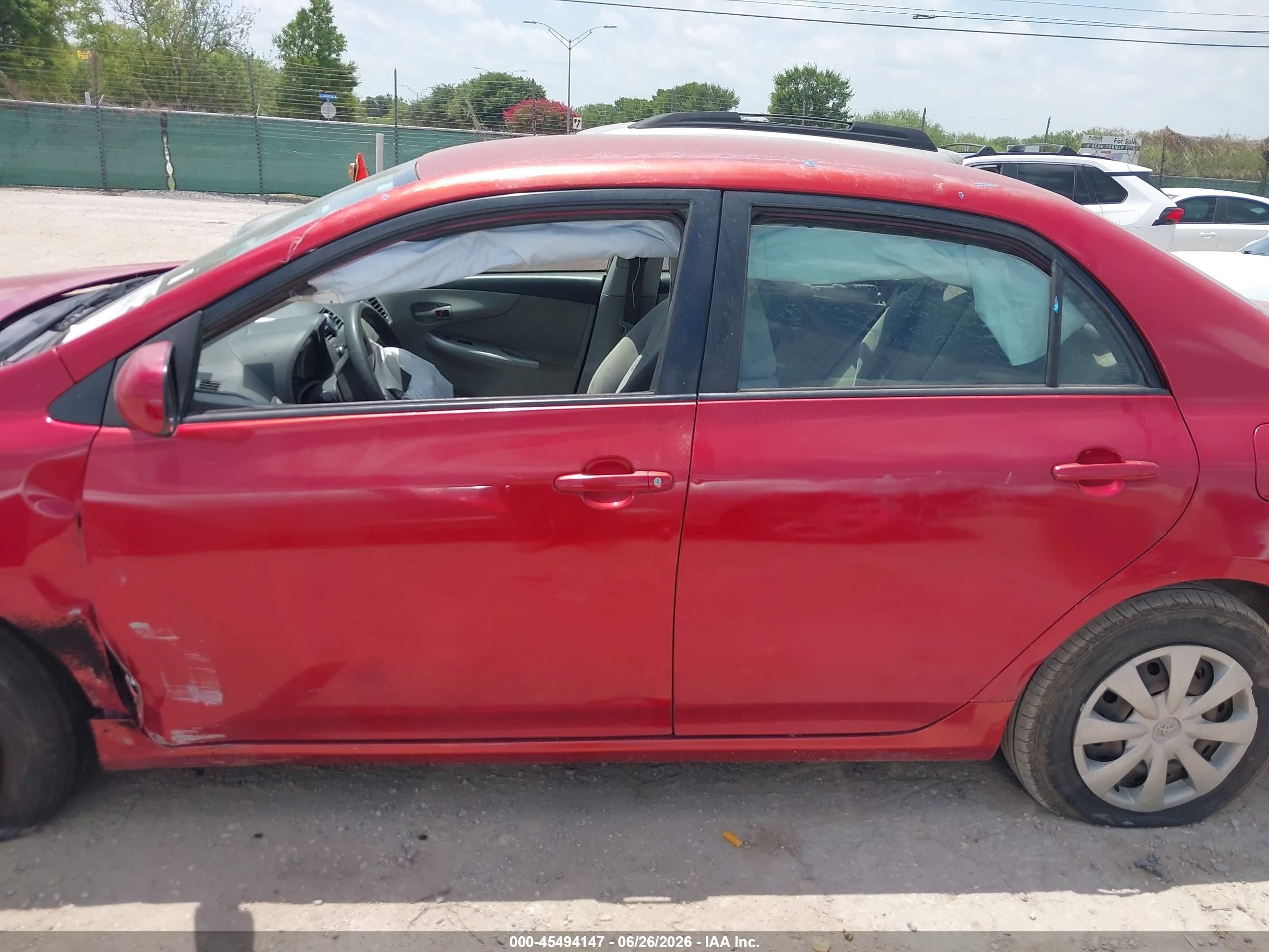 2011 Toyota Corolla Le Red vin: JTDBU4EEXB9160104