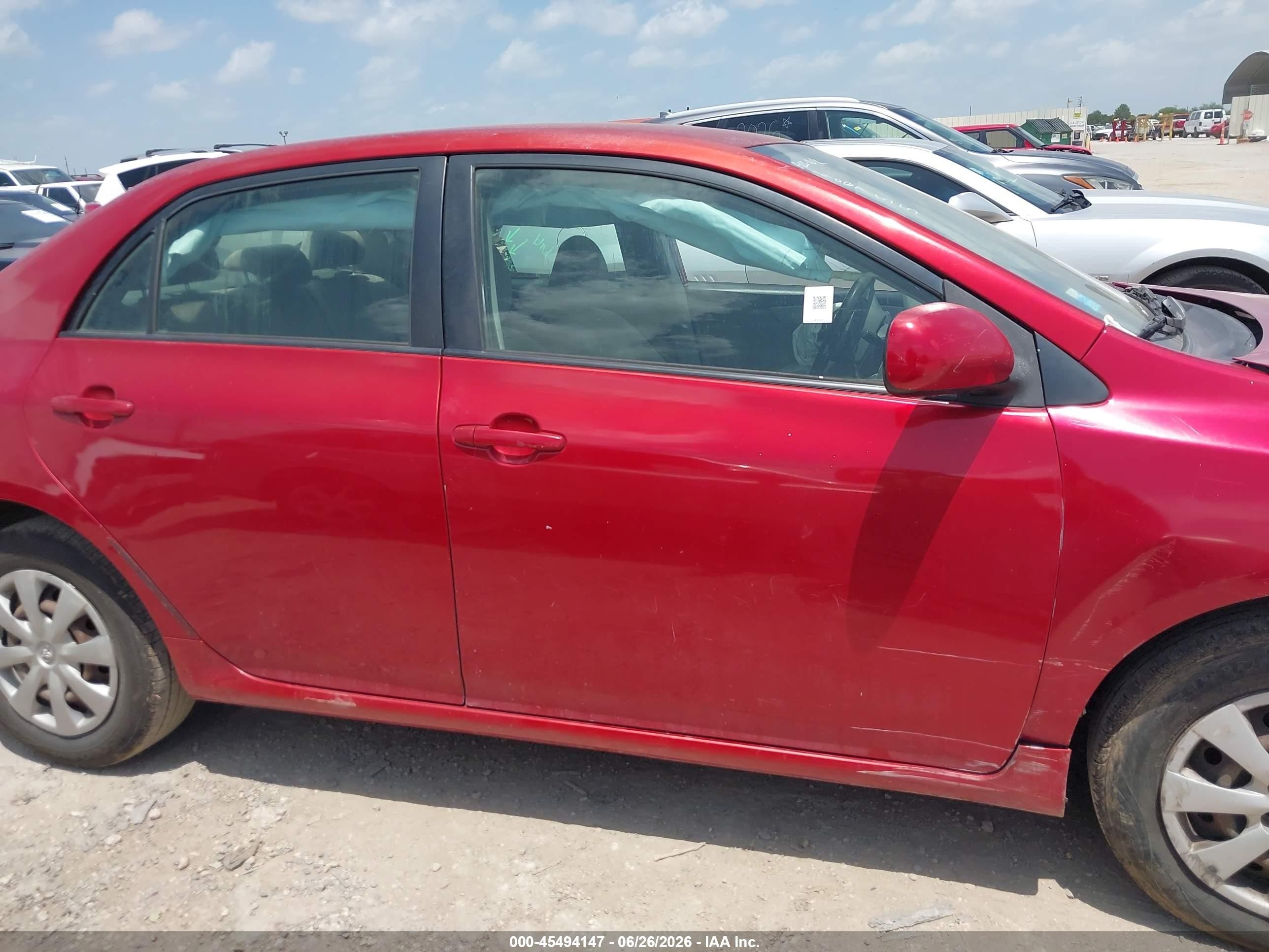 2011 Toyota Corolla Le Red vin: JTDBU4EEXB9160104