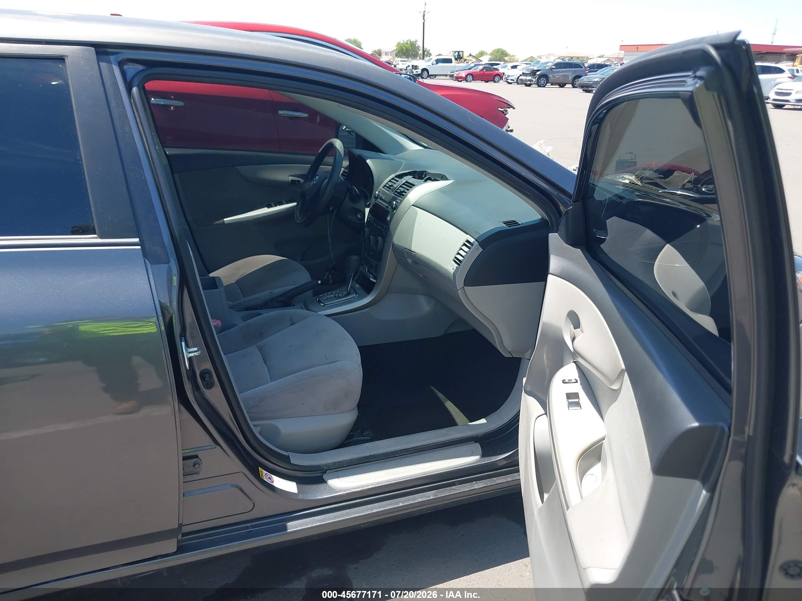 2011 Toyota Corolla Le Gray vin: JTDBU4EEXB9160975