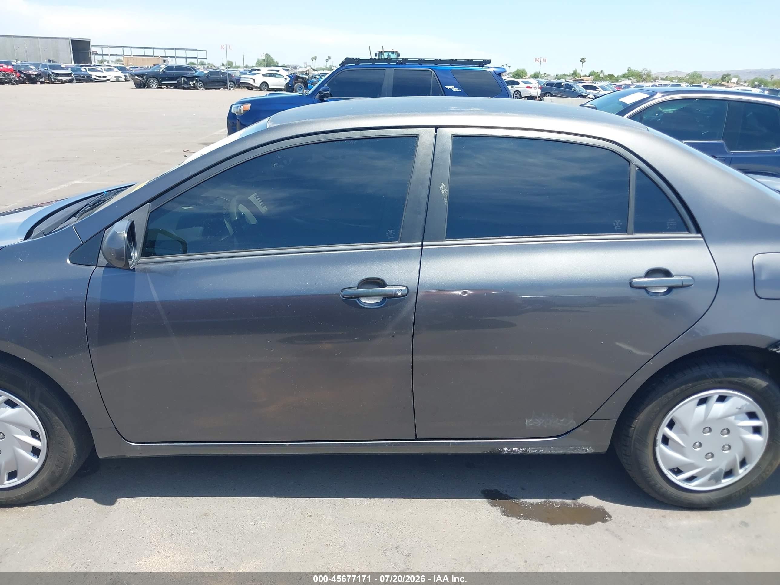 2011 Toyota Corolla Le Gray vin: JTDBU4EEXB9160975