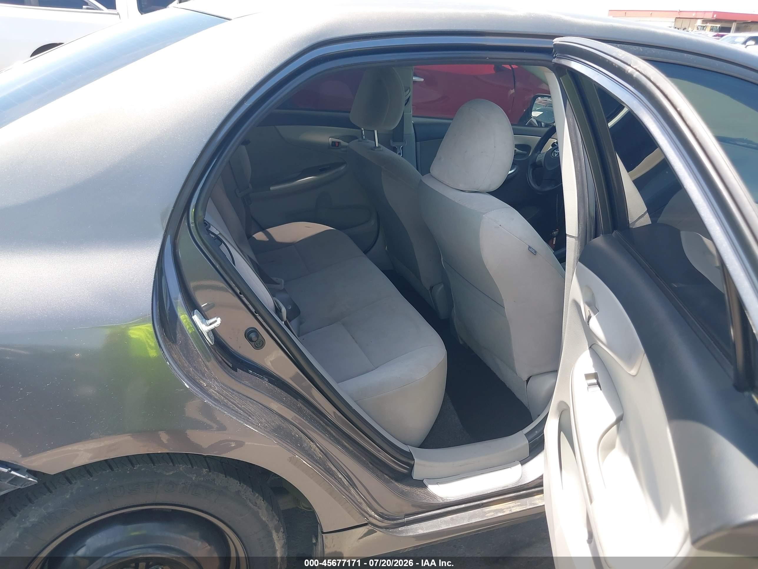 2011 Toyota Corolla Le Gray vin: JTDBU4EEXB9160975