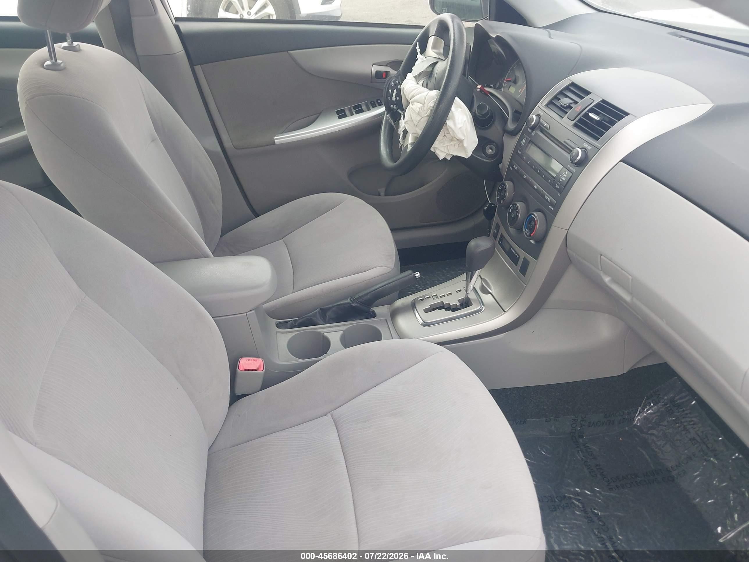 2011 Toyota Corolla Le White vin: JTDBU4EEXB9161236