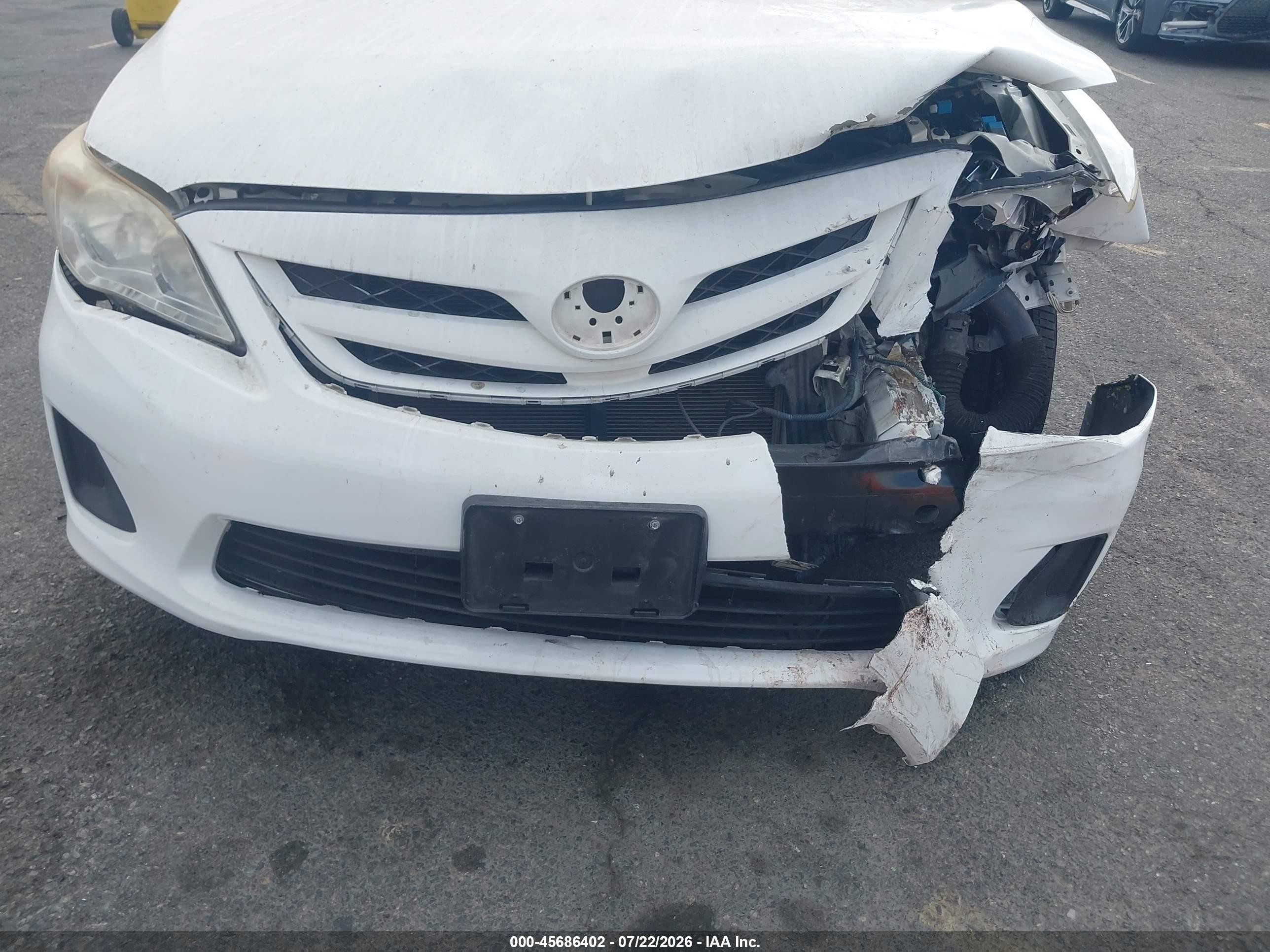 2011 Toyota Corolla Le White vin: JTDBU4EEXB9161236