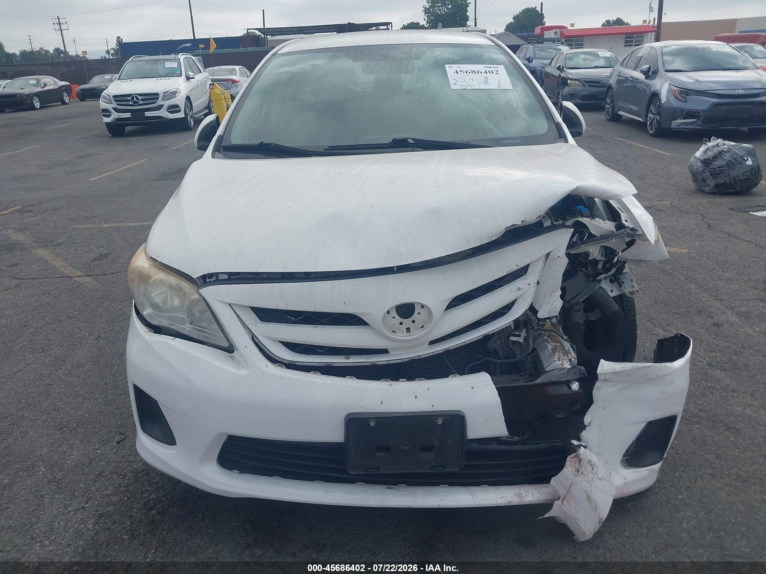 2011 Toyota Corolla Le White vin: JTDBU4EEXB9161236