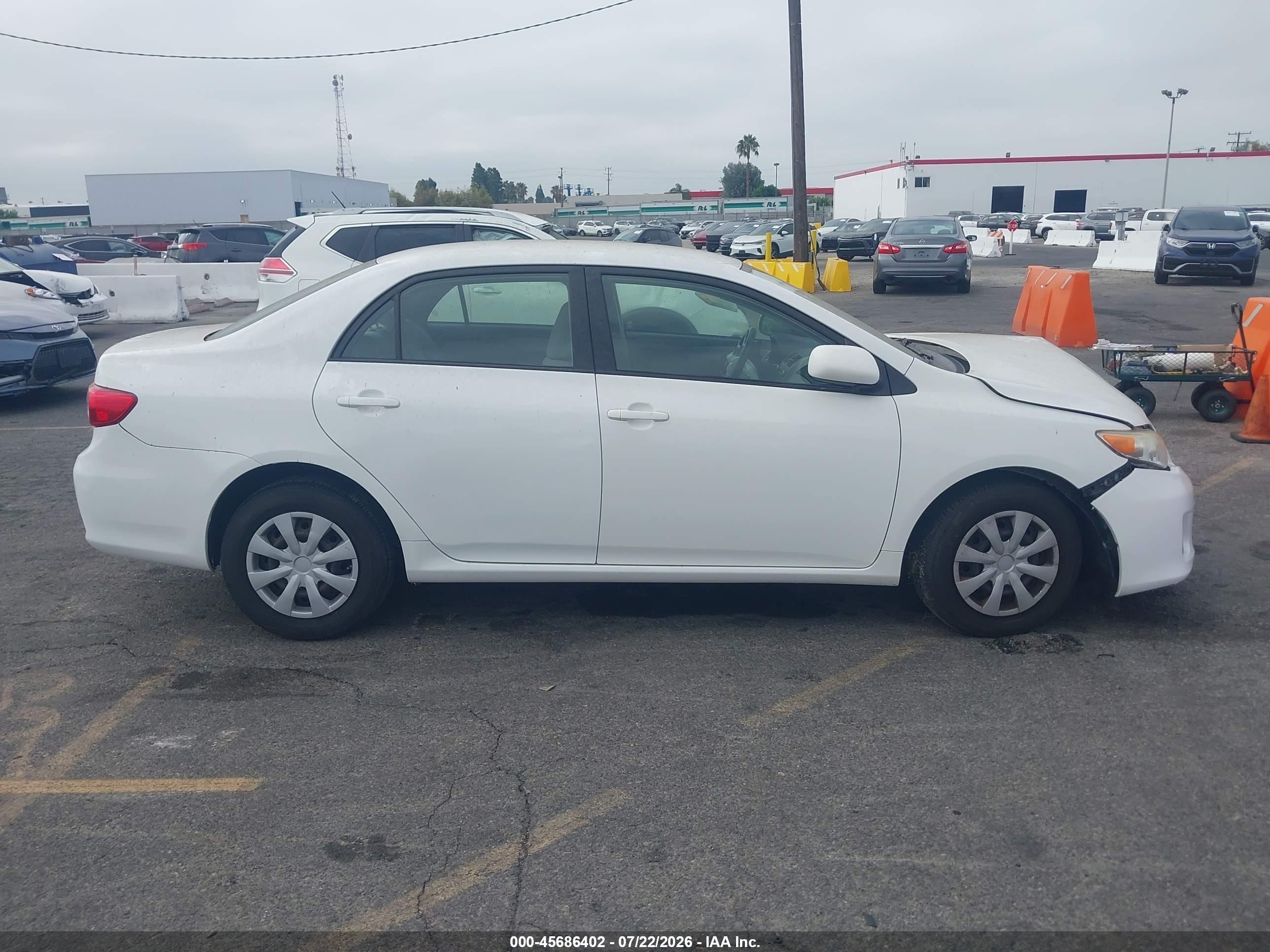 2011 Toyota Corolla Le White vin: JTDBU4EEXB9161236