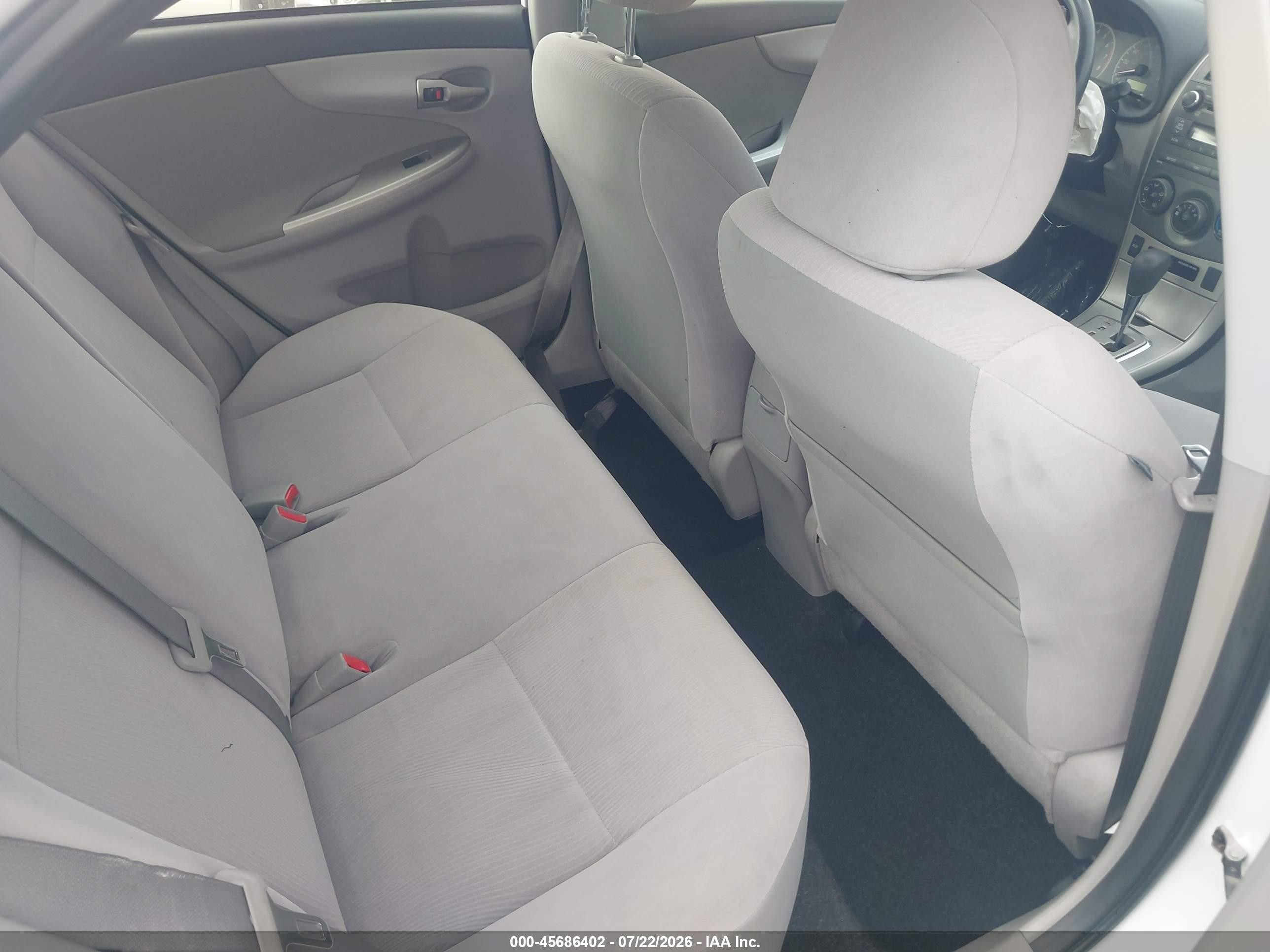 2011 Toyota Corolla Le White vin: JTDBU4EEXB9161236