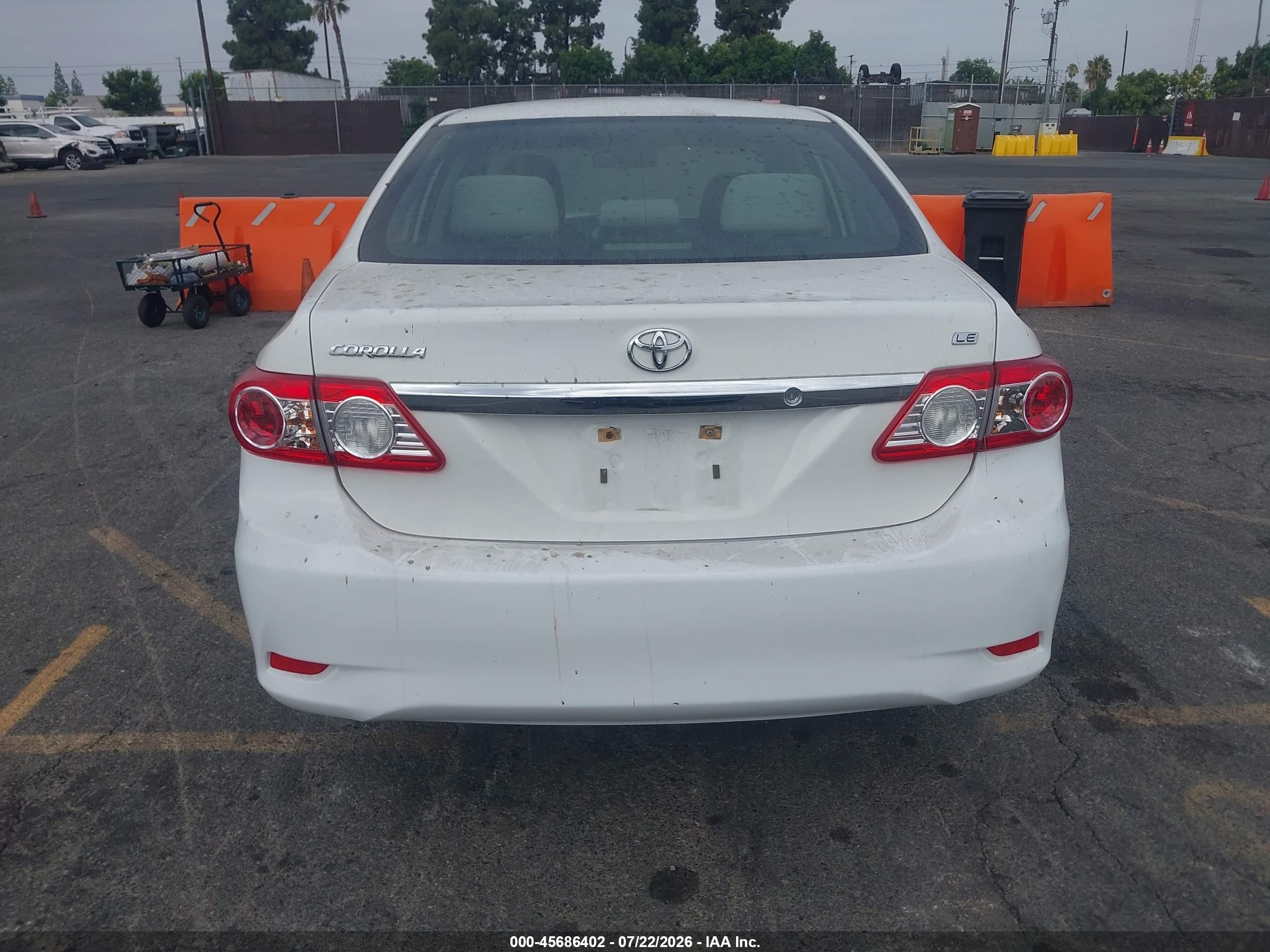 2011 Toyota Corolla Le White vin: JTDBU4EEXB9161236