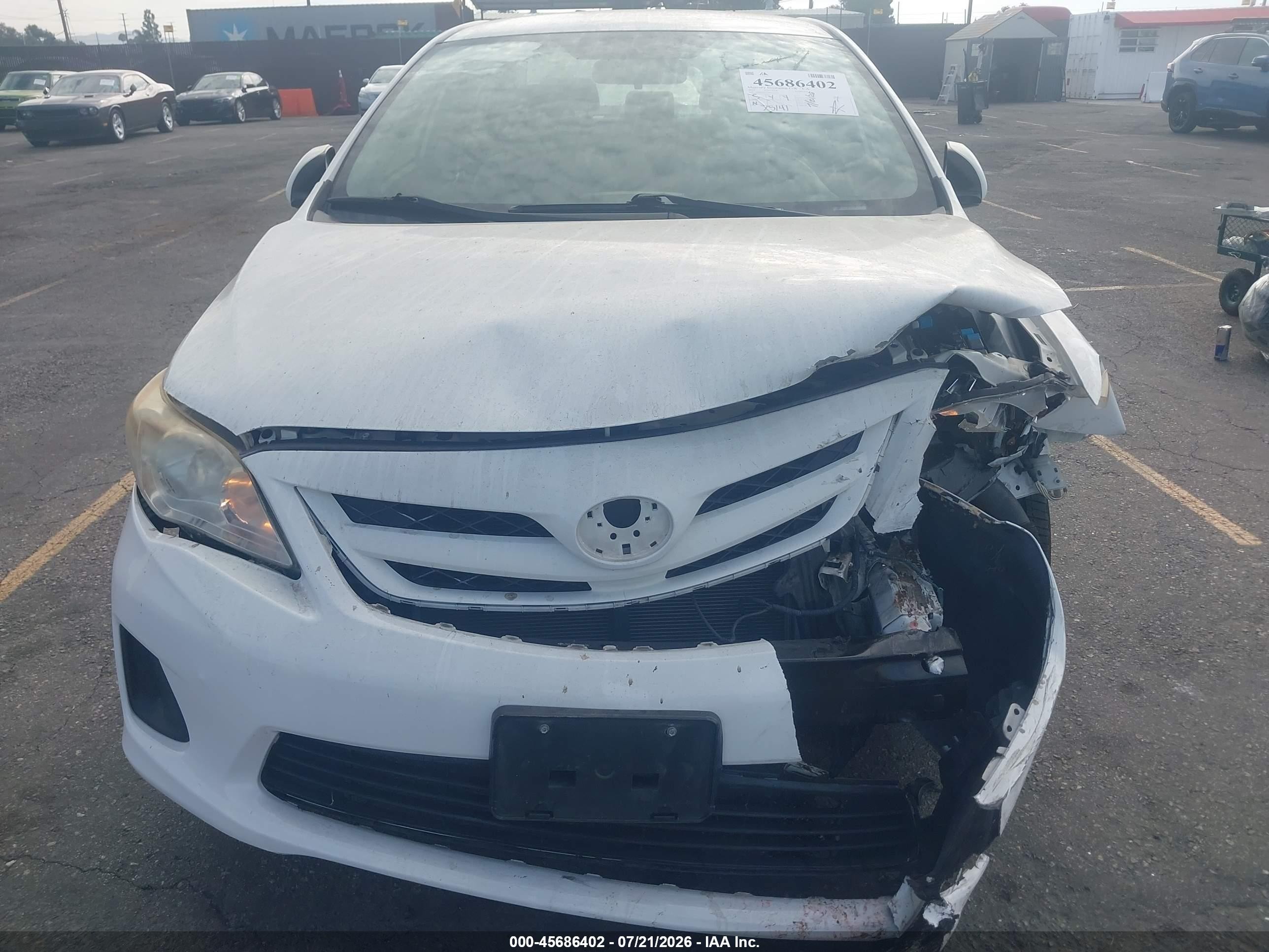 2011 Toyota Corolla Le White vin: JTDBU4EEXB9161236