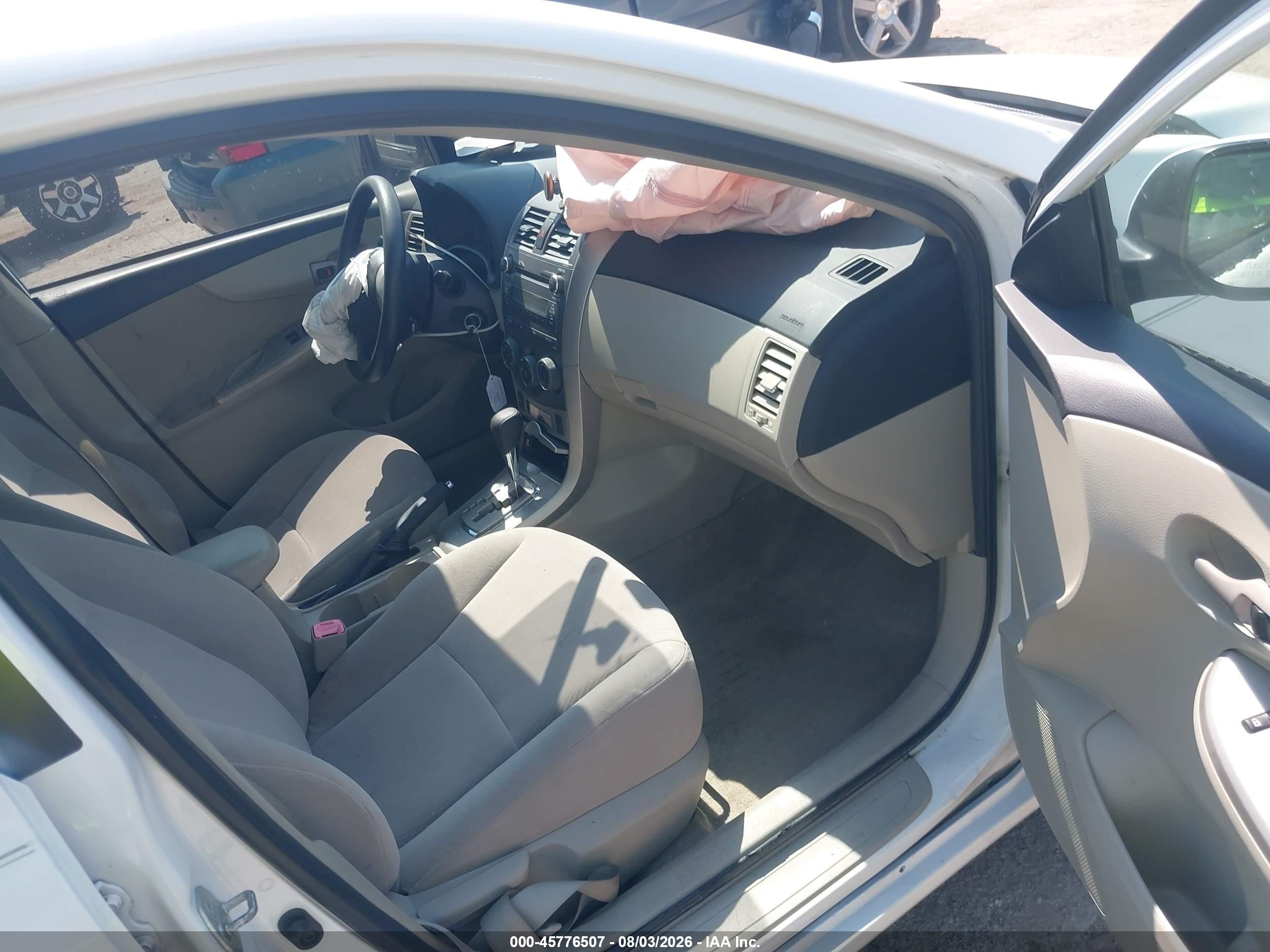 2011 Toyota Corolla Le White vin: JTDBU4EEXBJ099965