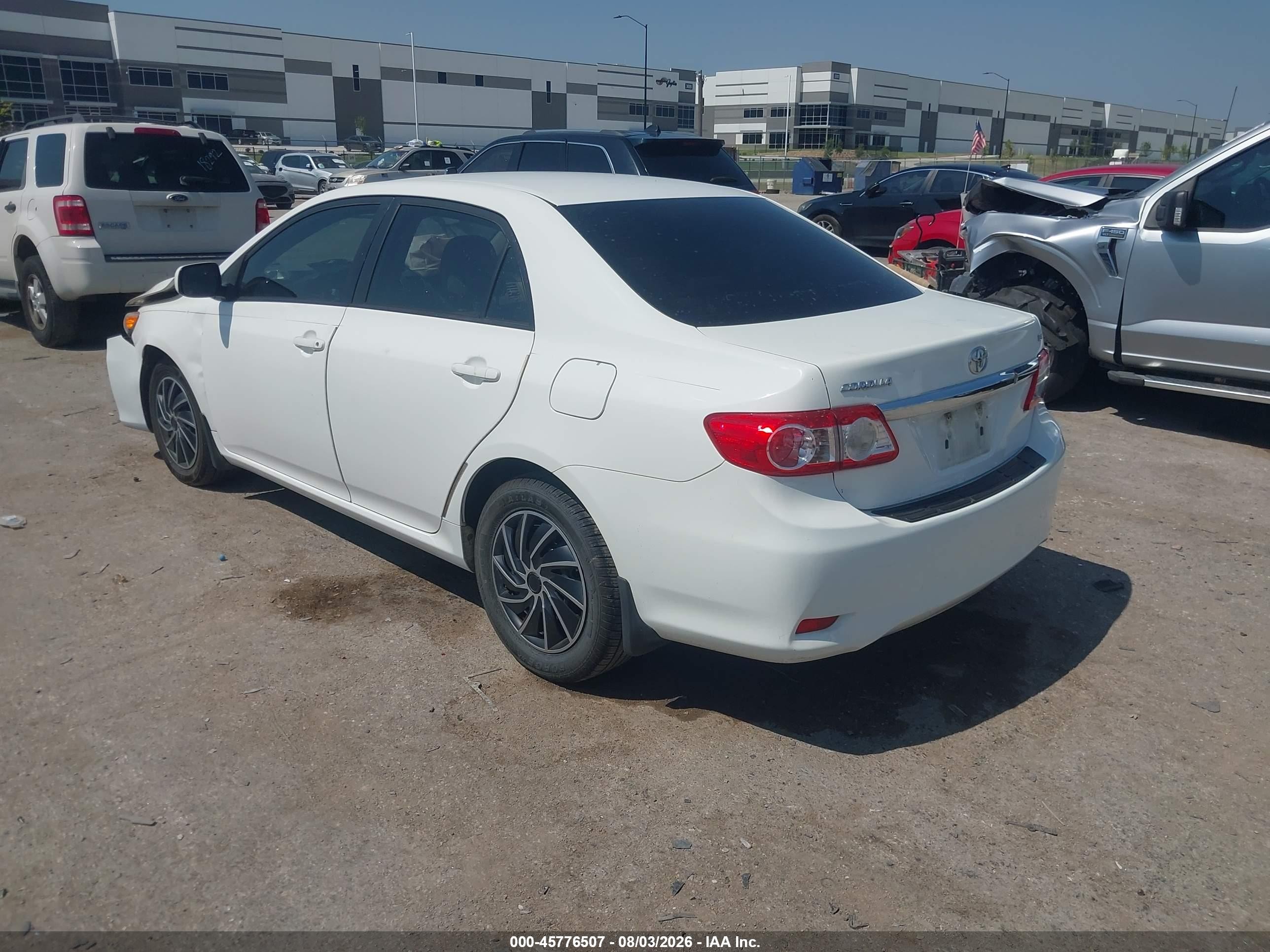 2011 Toyota Corolla Le White vin: JTDBU4EEXBJ099965