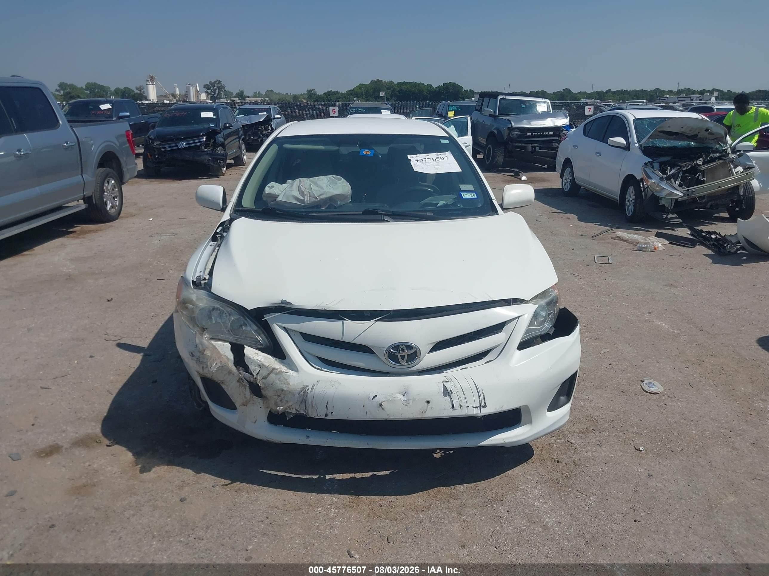 2011 Toyota Corolla Le White vin: JTDBU4EEXBJ099965