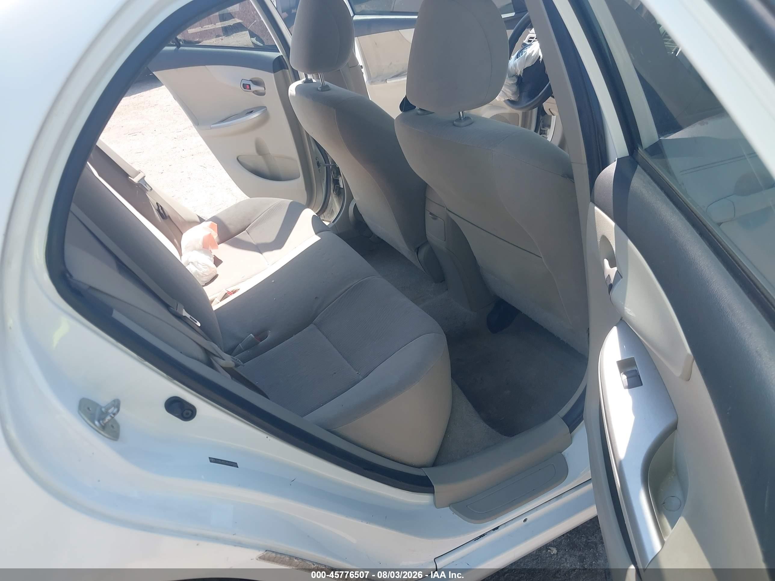 2011 Toyota Corolla Le White vin: JTDBU4EEXBJ099965