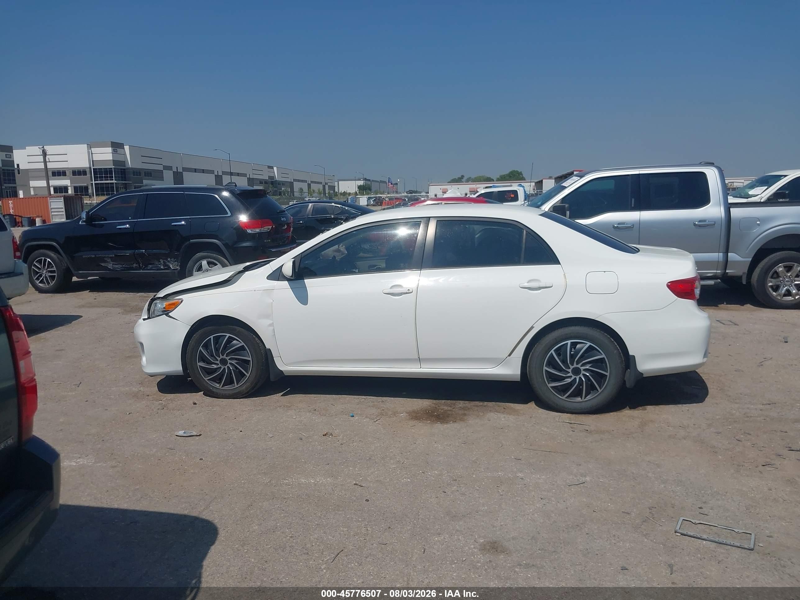 2011 Toyota Corolla Le White vin: JTDBU4EEXBJ099965