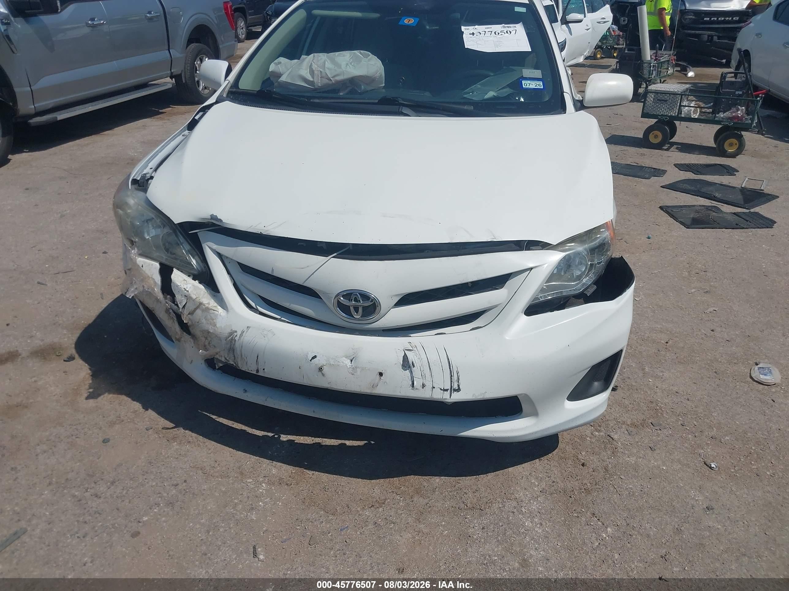 2011 Toyota Corolla Le White vin: JTDBU4EEXBJ099965