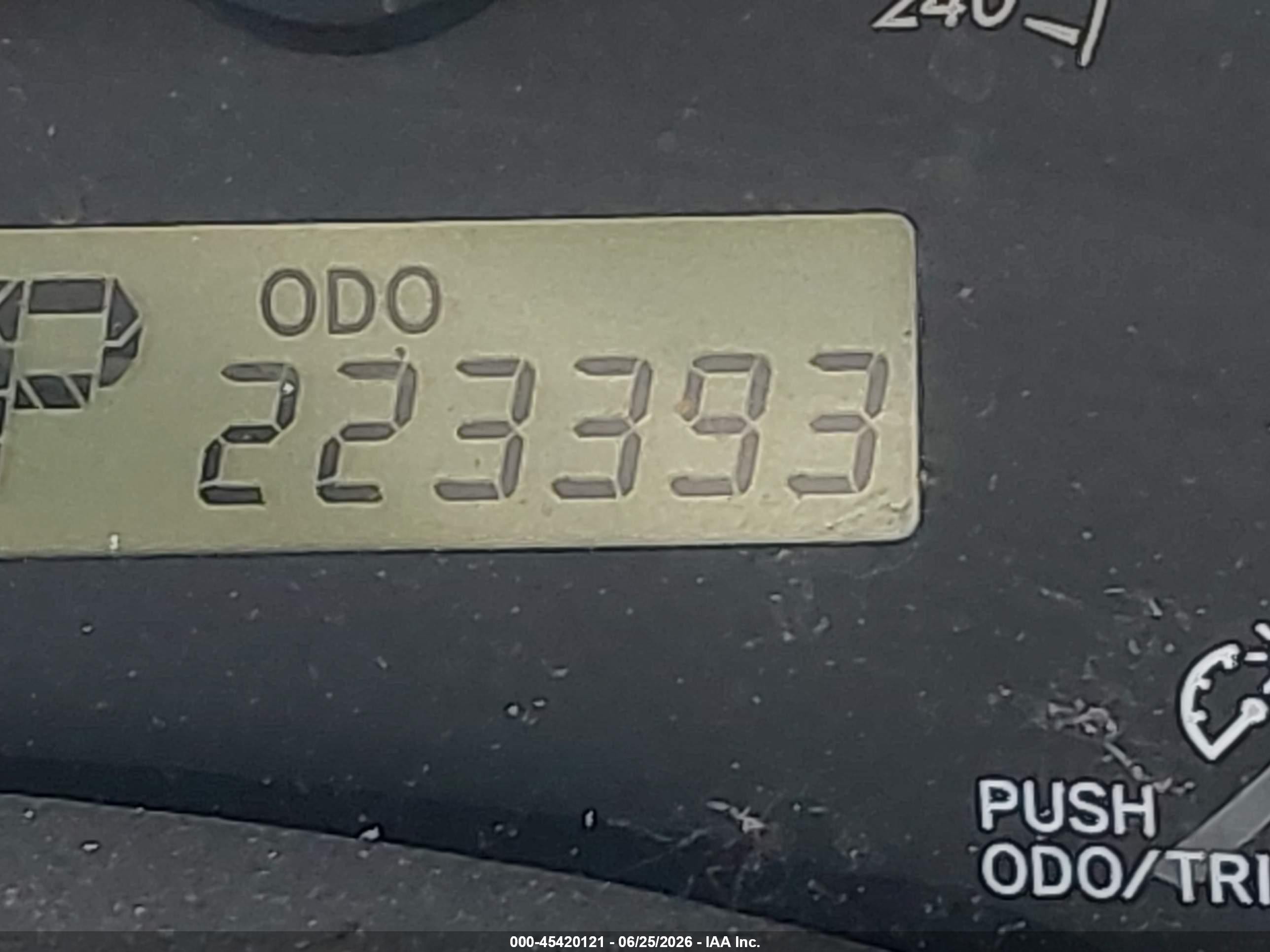 2011 Toyota Corolla Le Red vin: JTDBU4EEXBJ102492