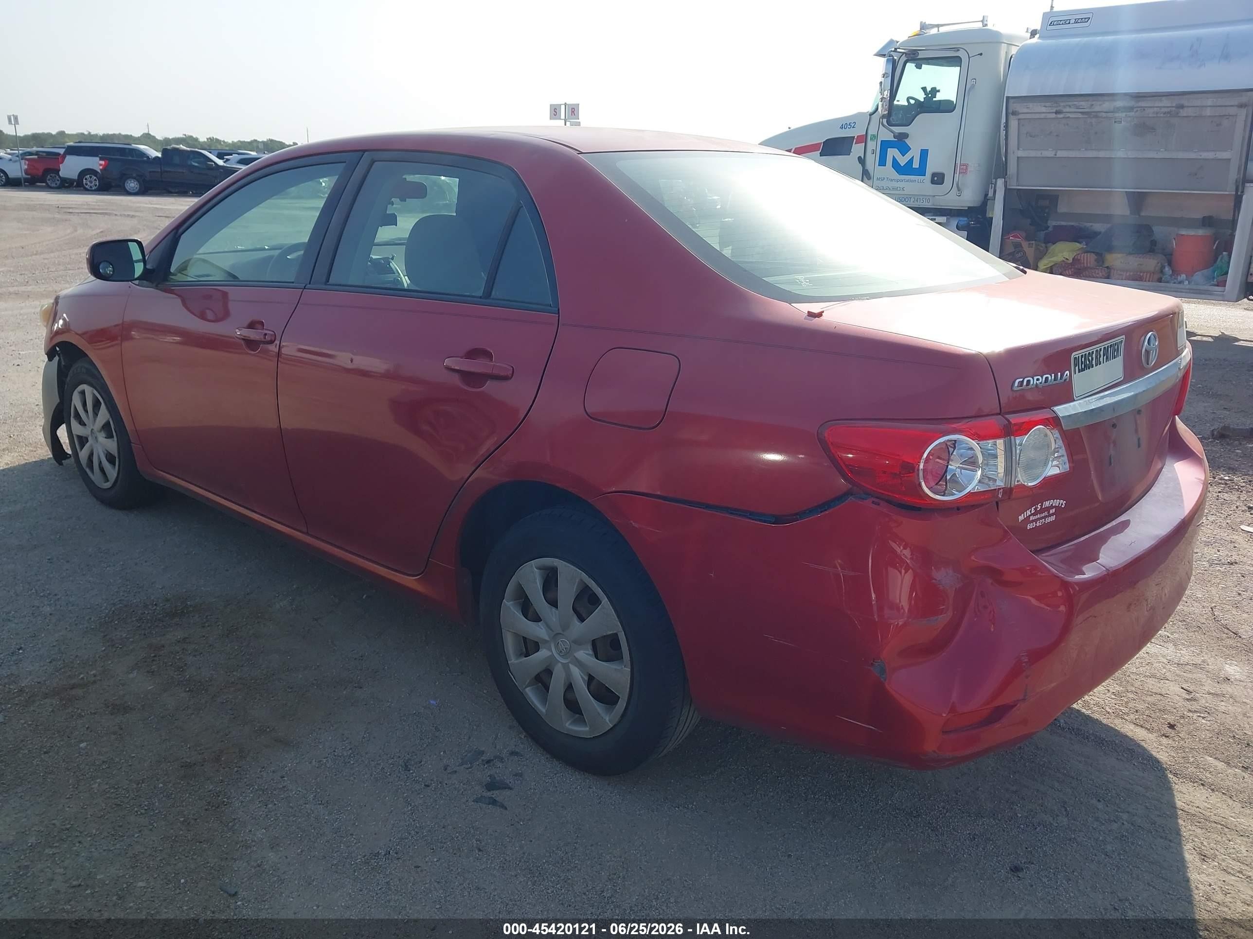 2011 Toyota Corolla Le Red vin: JTDBU4EEXBJ102492