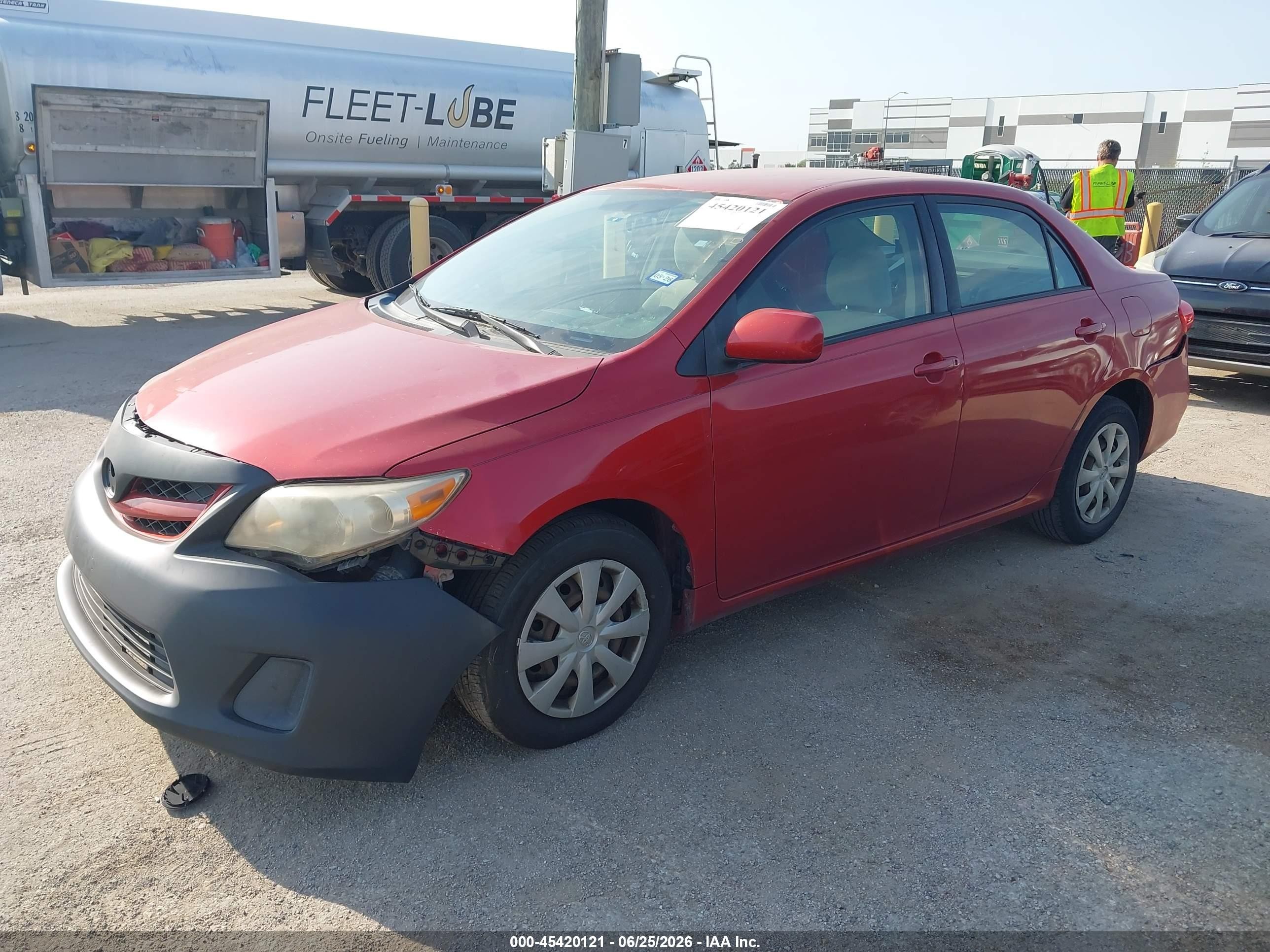 2011 Toyota Corolla Le Red vin: JTDBU4EEXBJ102492